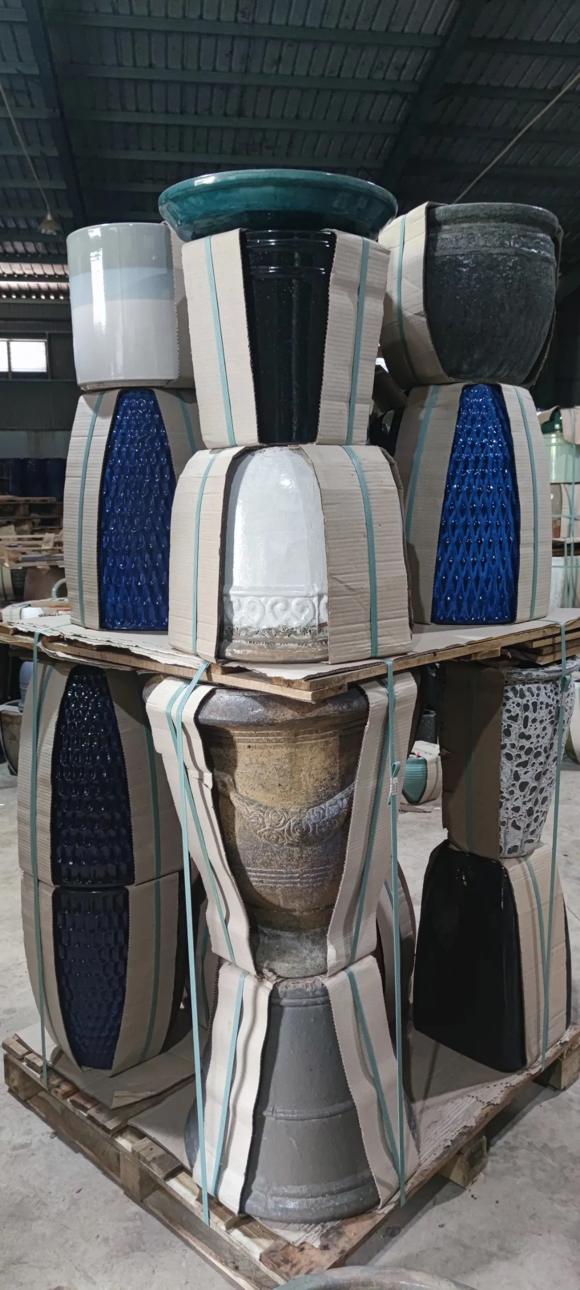 Mix Container Ceramic Pots such as Glazed Pots, Black Clay, Atlantis Pots with Cheap Price