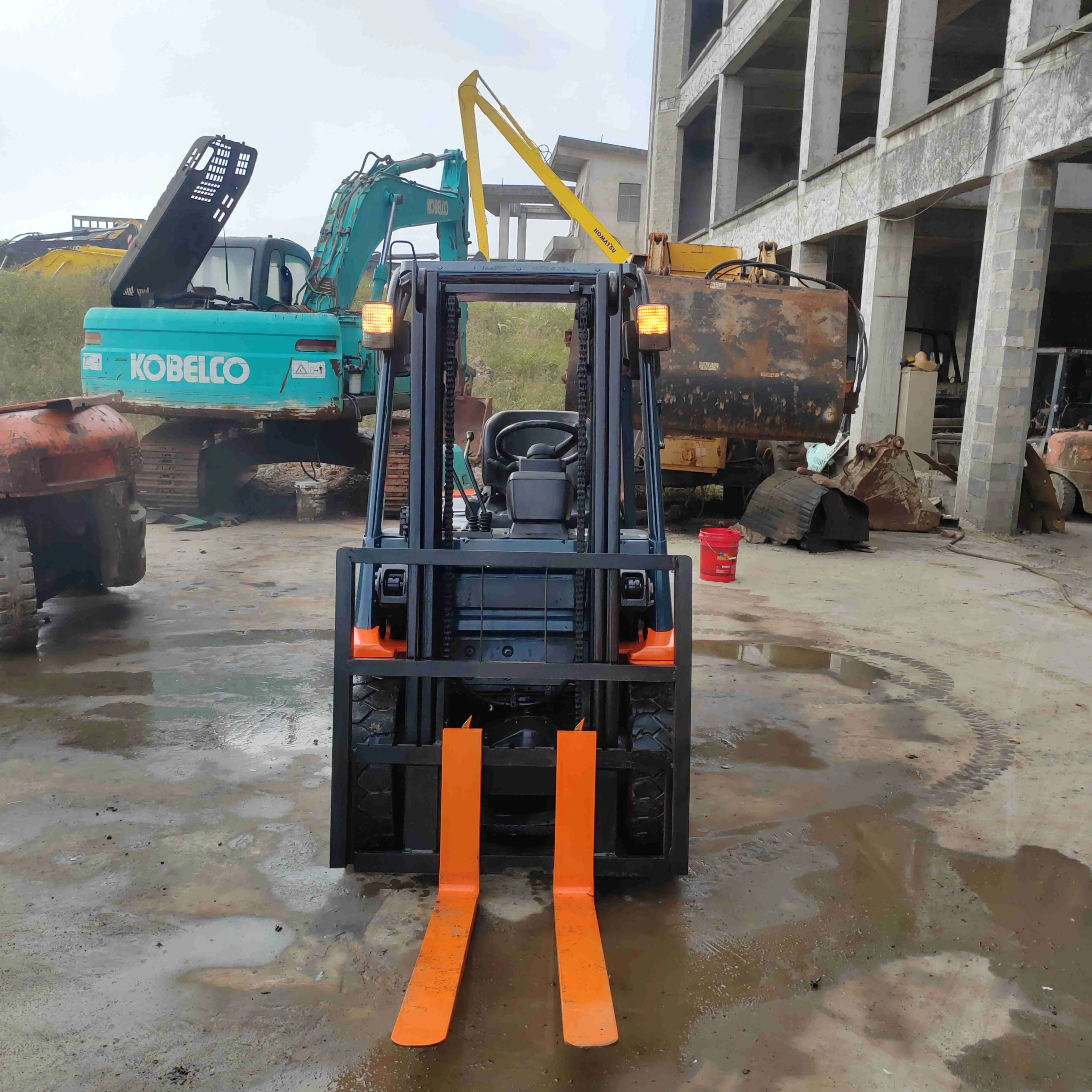 Used Toyota 3 ton forklift Toyota 8FD30 forklift is cheap to sell