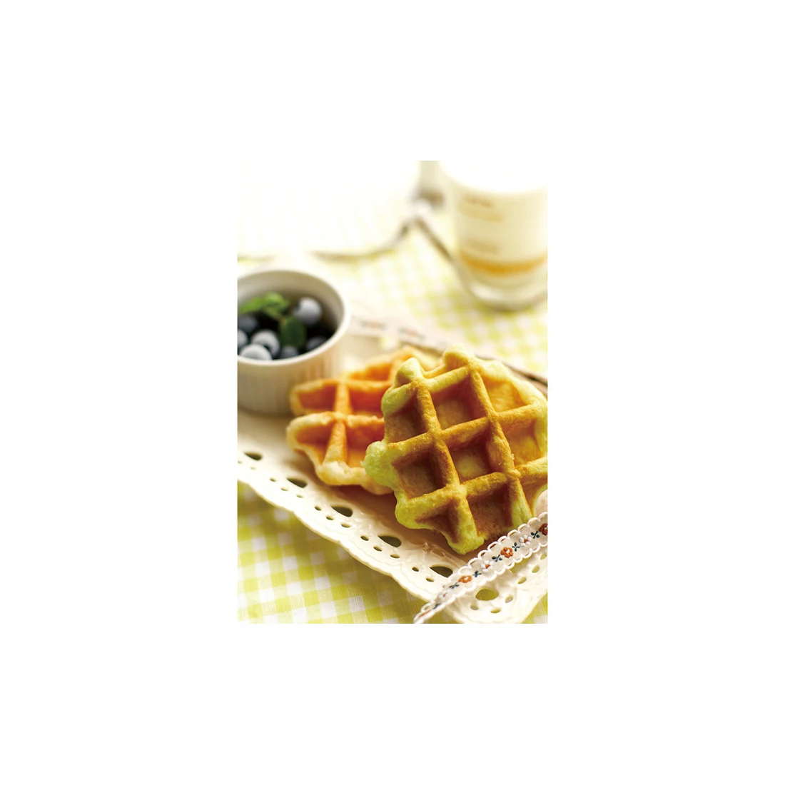 
Good cake dessert big blocks natto waffle biscuit as a nutritious breakfast 