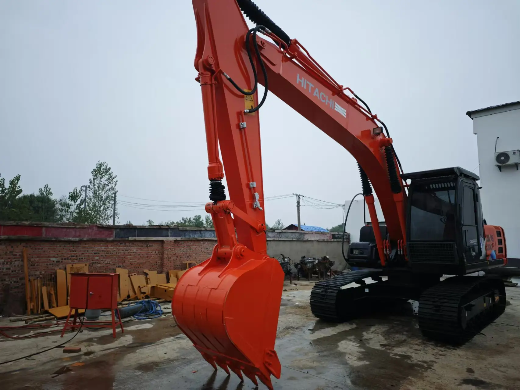 Низкие рабочие часы Hitachi ZX 120 130 200 240 300 350 гидравлический гусеничный экскаватор EX200 б/у на складе