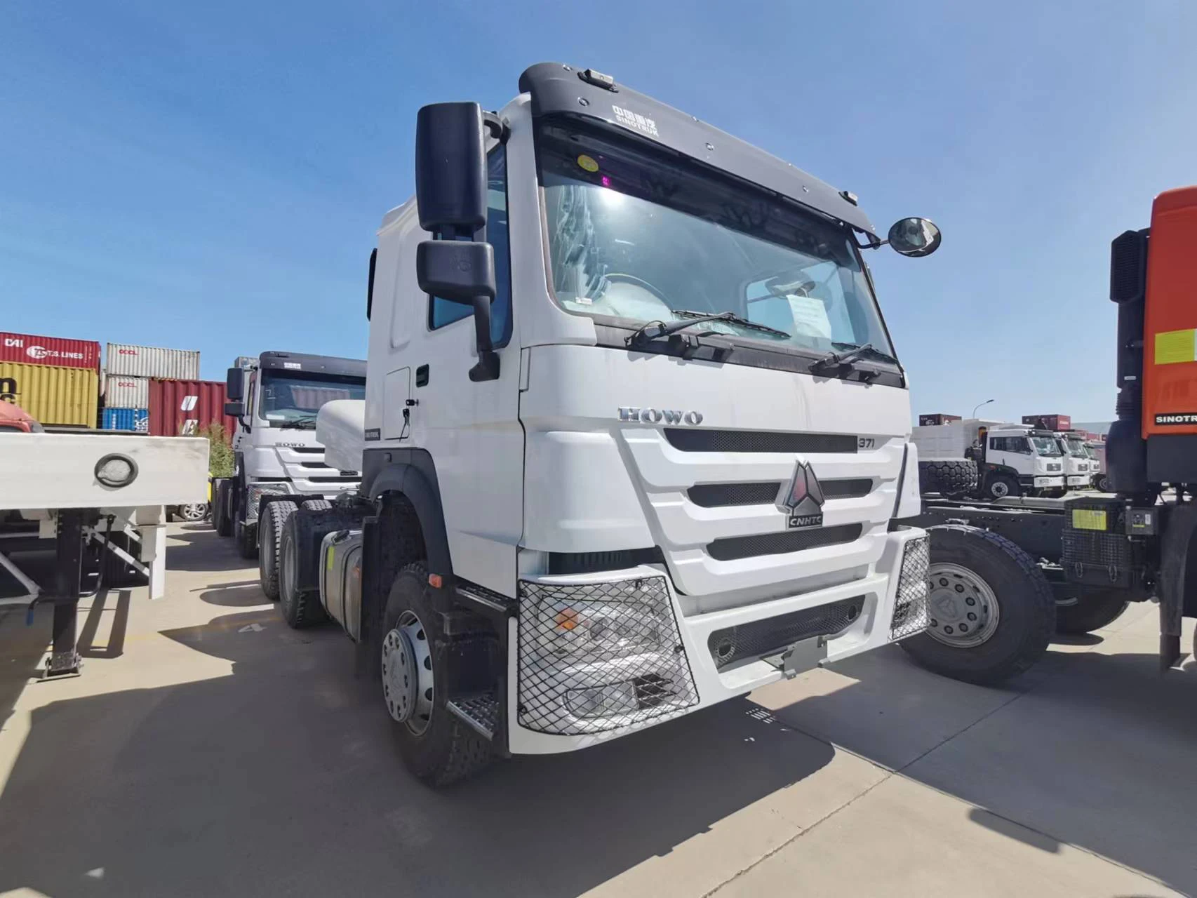 China Howo Sinotruk 4x4 8x8 T5g 6x6 8x4 Crane Truck 20 30 Tons Truck 30 Tons 420 12 Wheel 290 Tractor Guinea Prix
