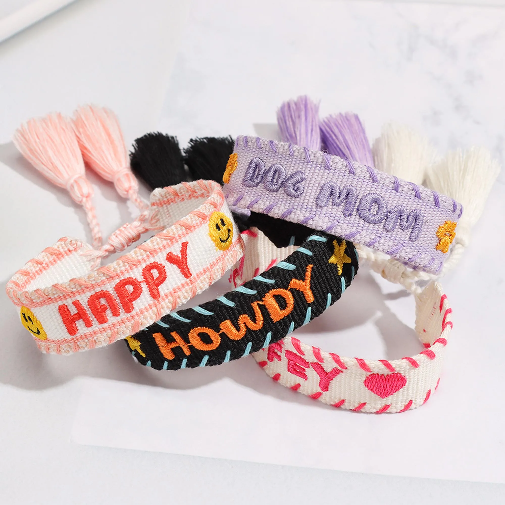 10pcs HAPPY DOG MOM WIFEY HOWDY Embroidered Bracelet Friendship Wristband Beauty Jewelry Gift Braided Rope with Tassel