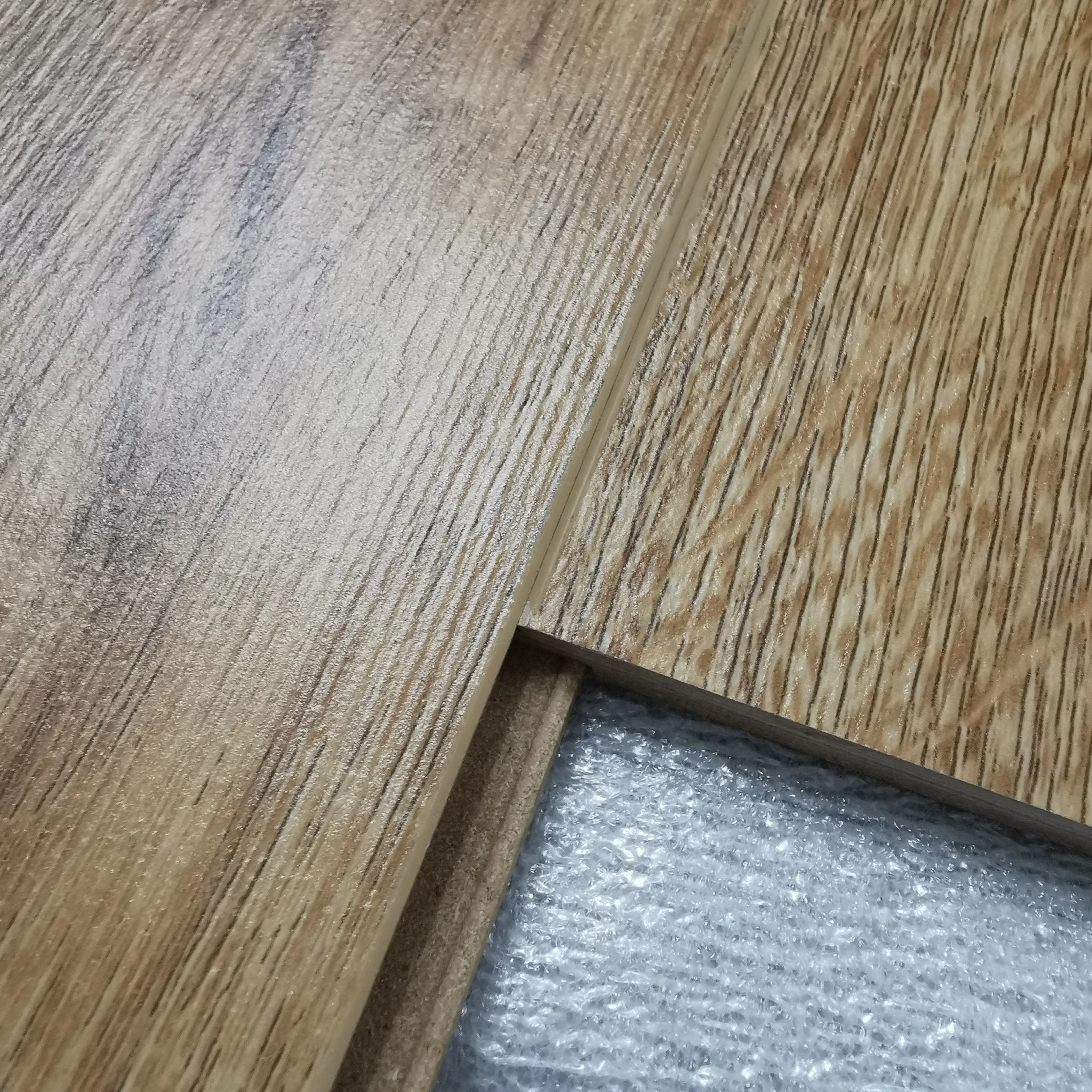 MgO Waterproof and a Grade Fireproof Anti Scratch Environmental Friendly Laminate Flooring