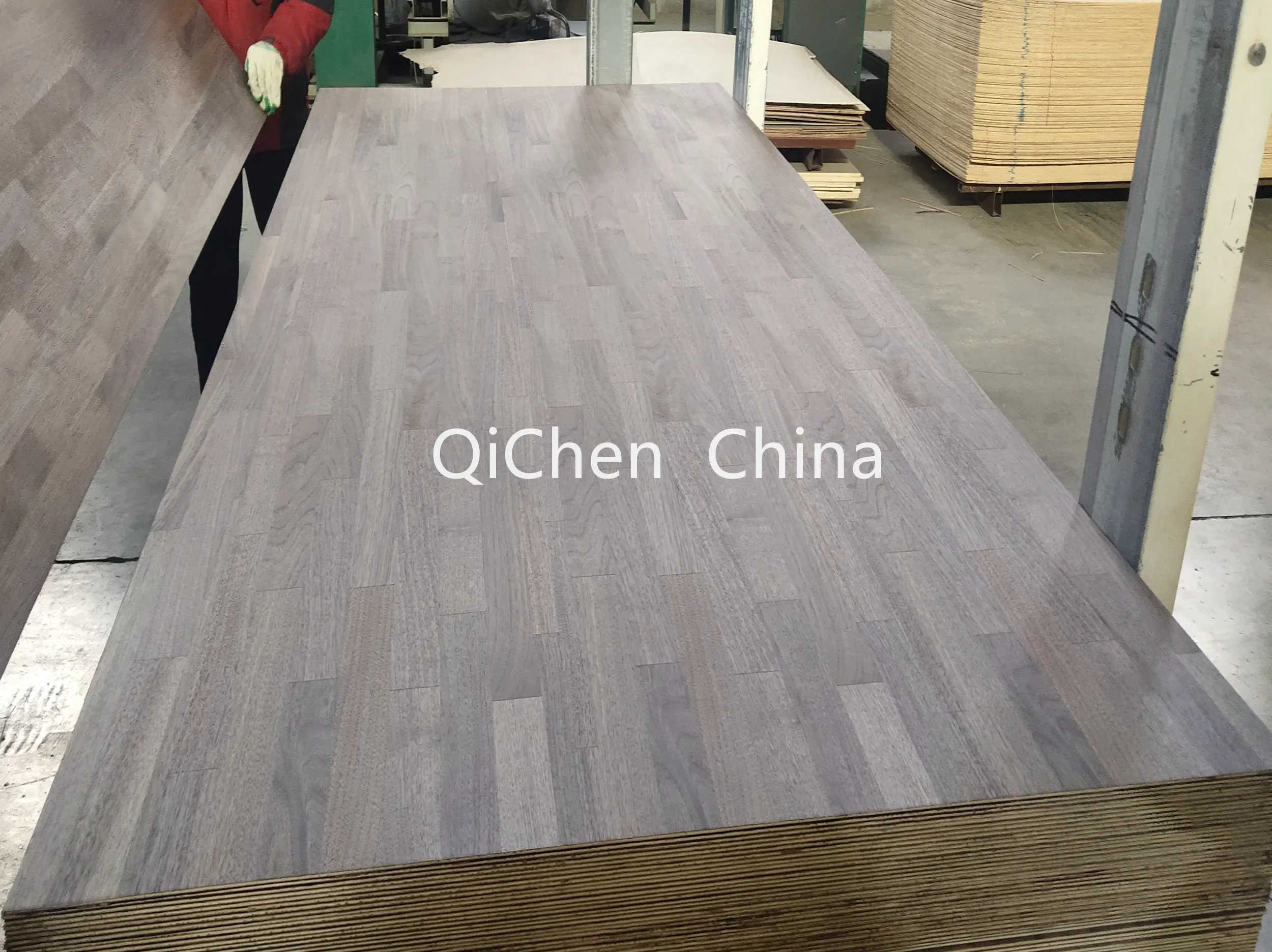 18mm Natural Veneer Black Walnut  Laminated Veneer Fancy Plywood