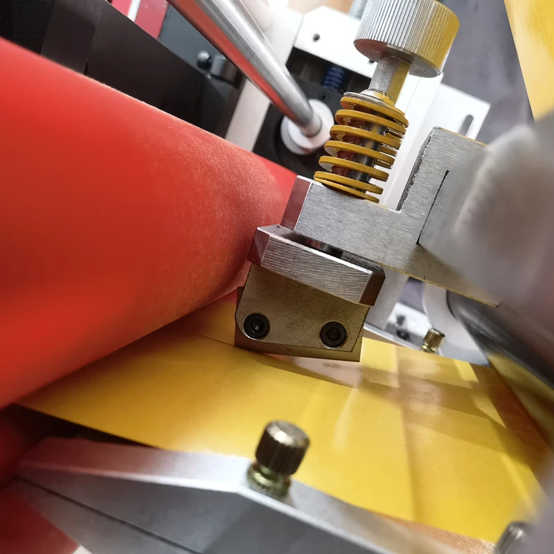 Automatic Adhesive Tape Kiss Laminating Cutting Machine