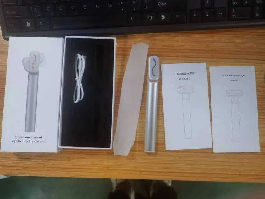 Red Light Therapy Ems Face Eye Massage Wand 4 In 1 Rechargeable vibration Wrinkle Remover light therapy face beauty device wand