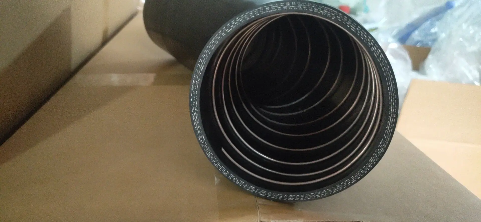 HV-SH18 hump Silicone Hose for Truck ( Inner Dia:4inch Length: 15inch  elbow part:3.35inch with spring inside)