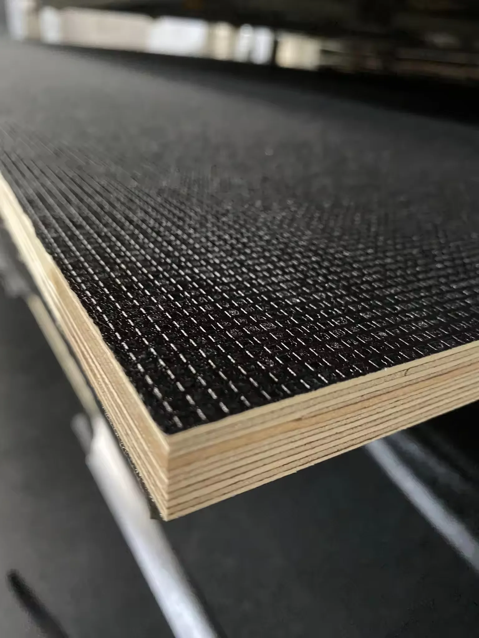 Wire Mesh Brown Film Faced Plywood Anti Slip Film Faced Sheet Water Resistant Birch Plywoods