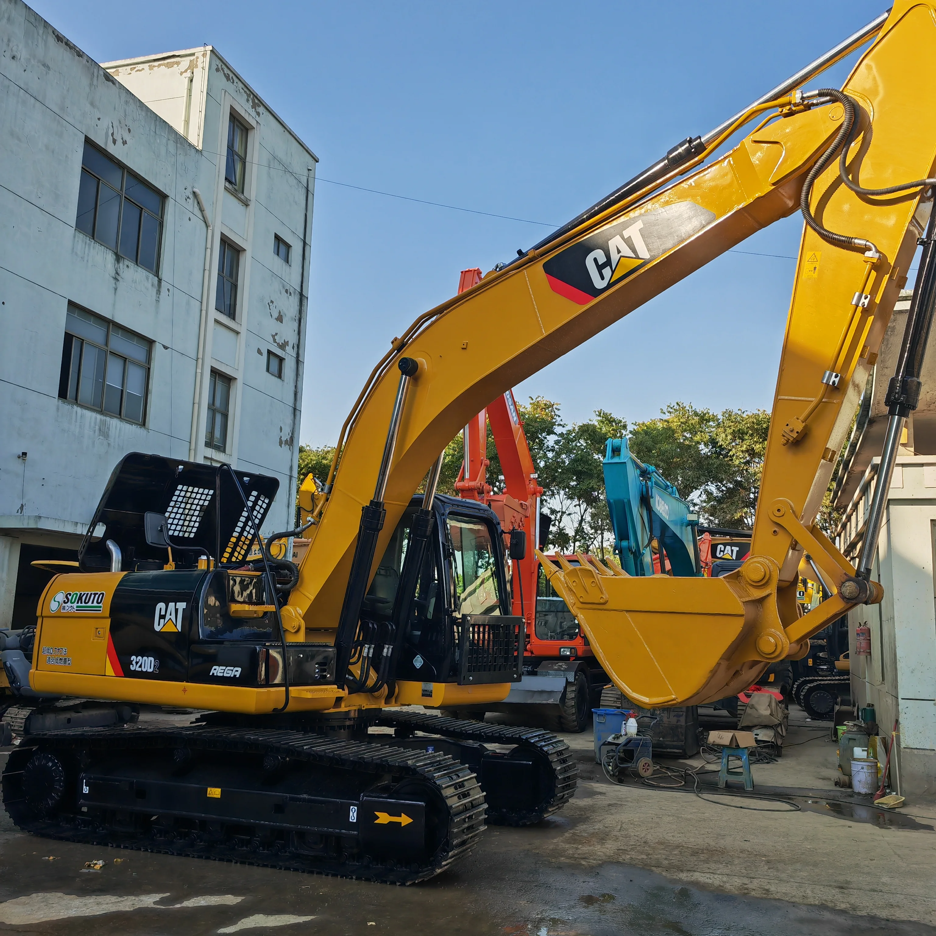 Hot selling original Japan 2021 year 20 ton used excavator cat320 cat320D excavator for sale in Shanghai