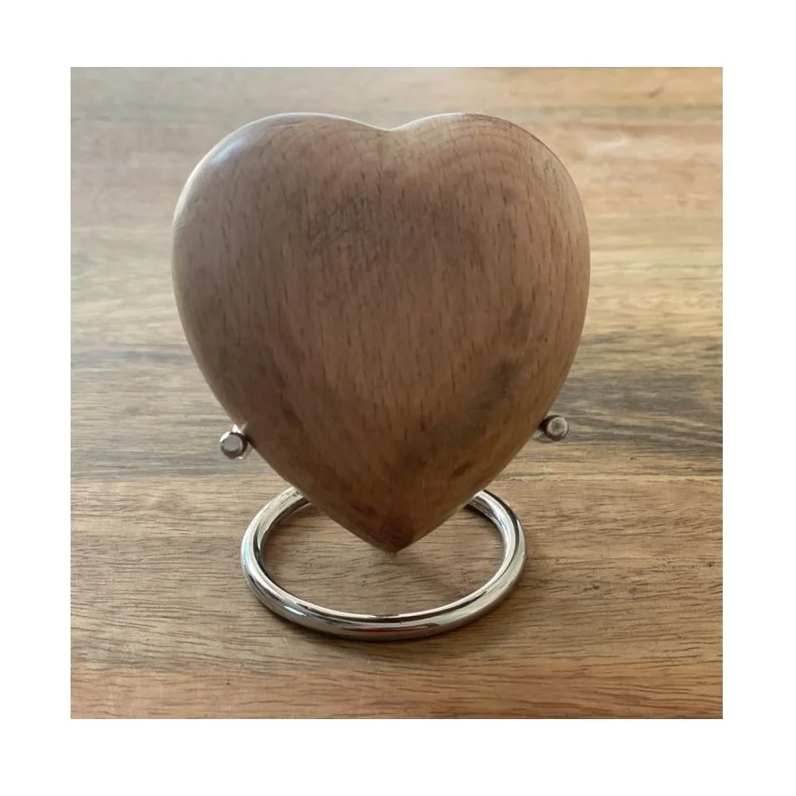 Деревянная урна в форме сердца лучшего качества выполненная вручную с металлической подставкой для хранения пояса