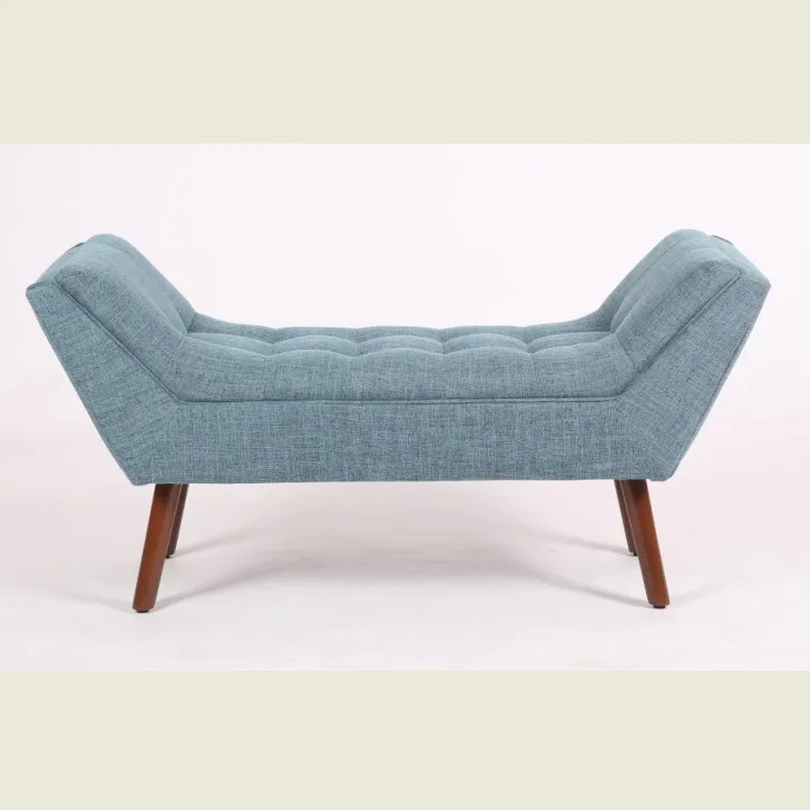 Старинная деревянная скамейка для хранения