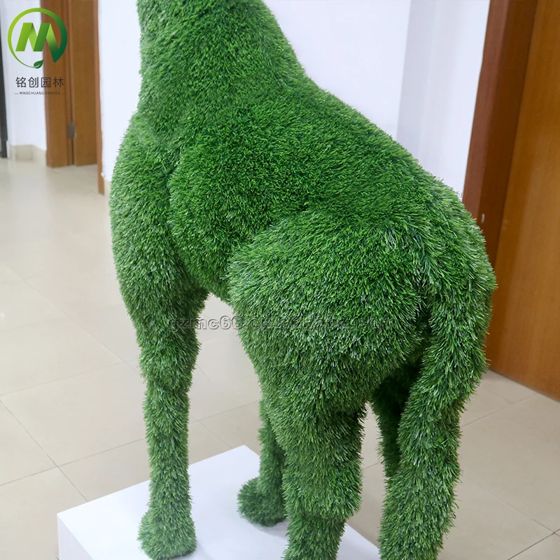 Customized Shape Artificial Turf Grass Status Giraffe Topiary Sculpture Artificial Grass Animal for Garden Landscaping