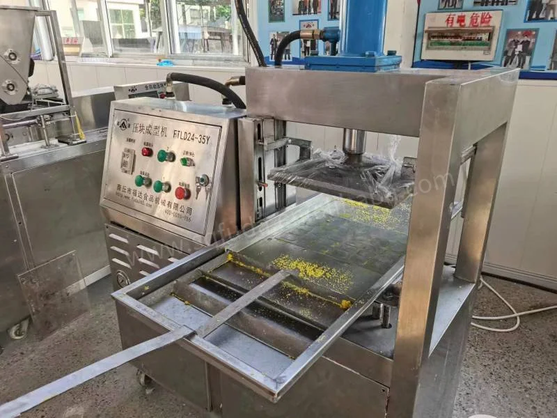 Cheap Customized Pet Chew Toys Grass Biscuit Pressing Forming Machine Timothy Grass Cake Machine