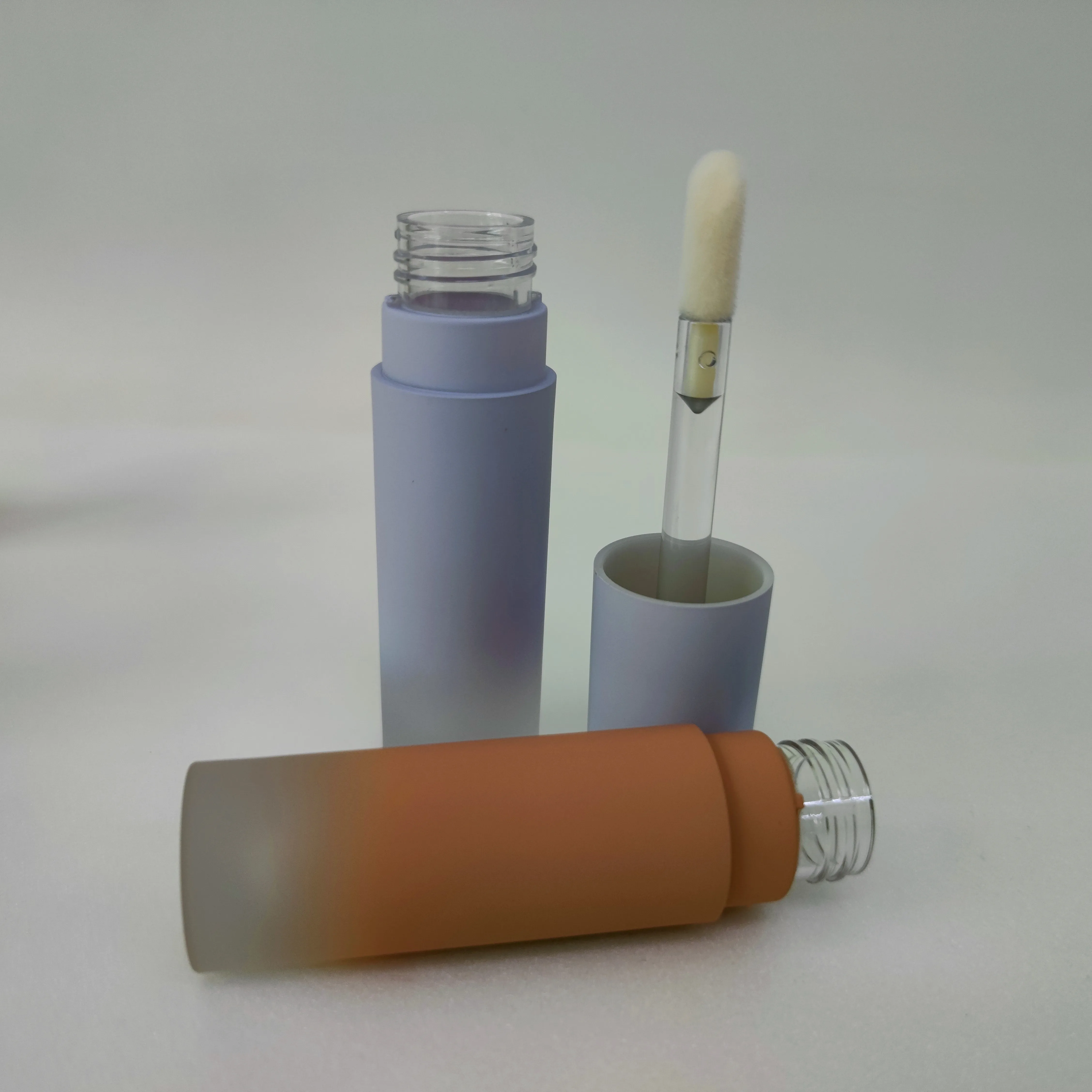 Round Concealer unique tube10ml luxury lip gloss empty tubes private label with big brush big wand Super big brush