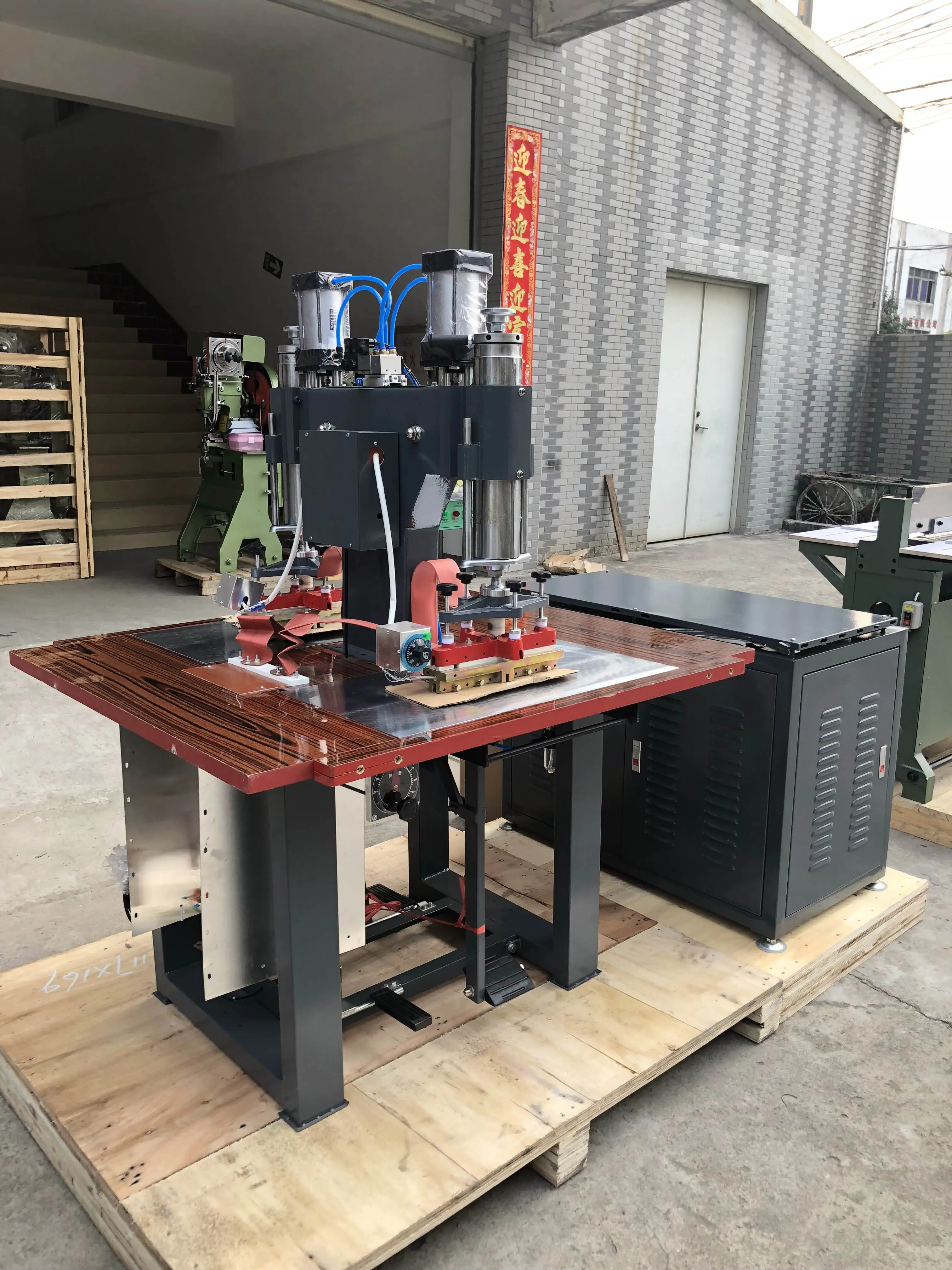 PVC Fabric High Frequency Plastic Welding Machine For Vehicle Cushions