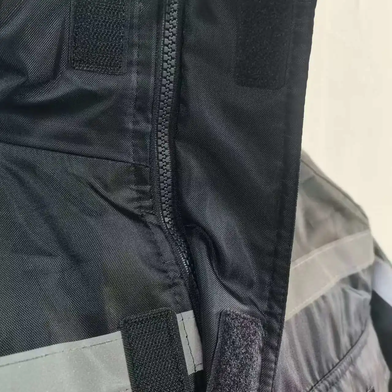 Черная Светоотражающая зимняя рабочая одежда для работы на открытом воздухе Улучшенная видимость и комфорт безопасности спецодежда