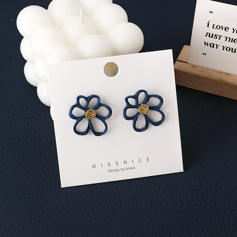 Полые синий цветок серьги темперамент Южная Корея ретро простые серьги из нержавеющей стали ювелирные изделия для женщин на оптовую продажу