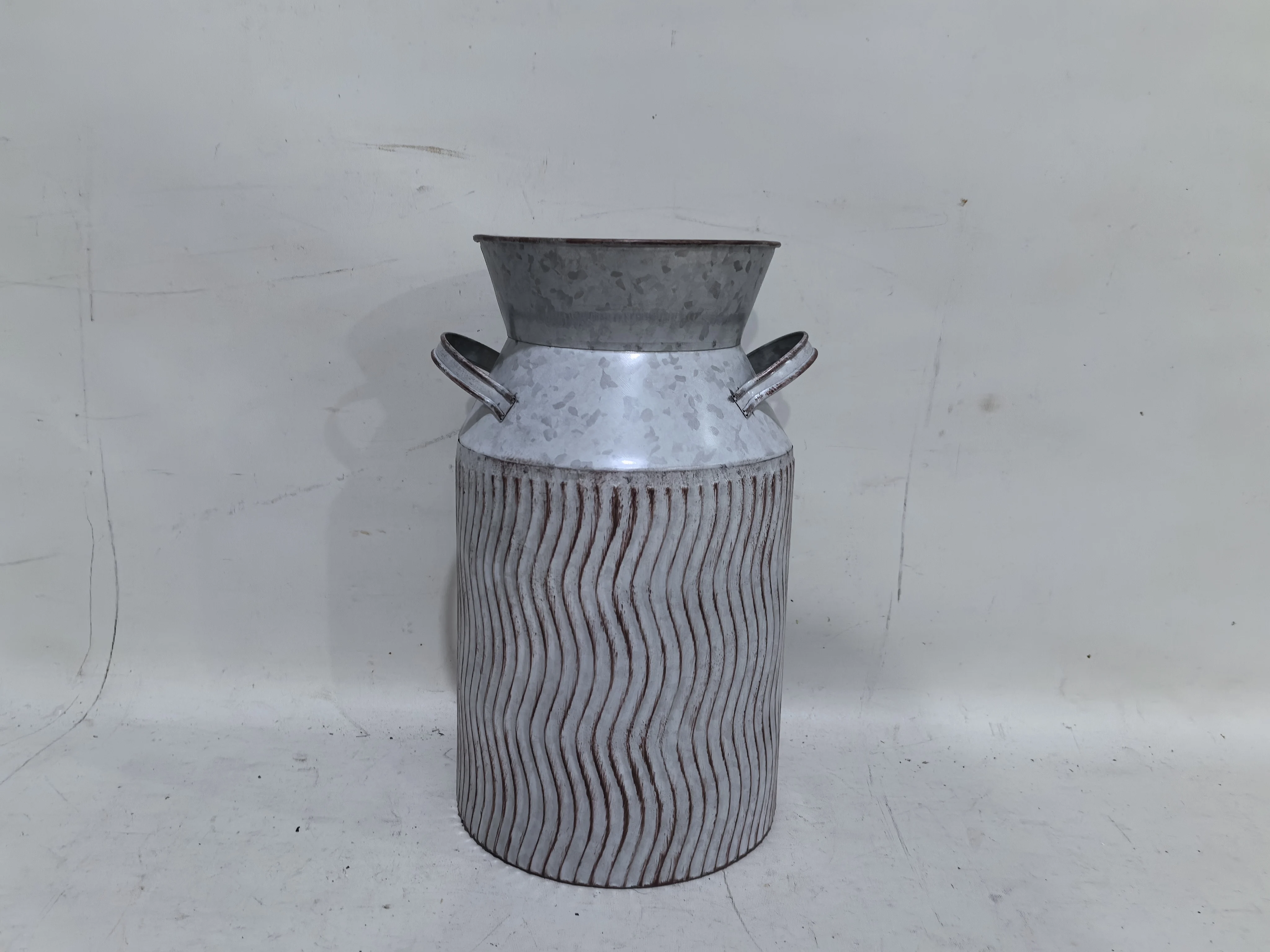 Metal Decorative Flower Vases Farmhouse Country Bucket Vase Rustic Vintage Milk Can Jug Galvanized Tin Planter Pot for Flow