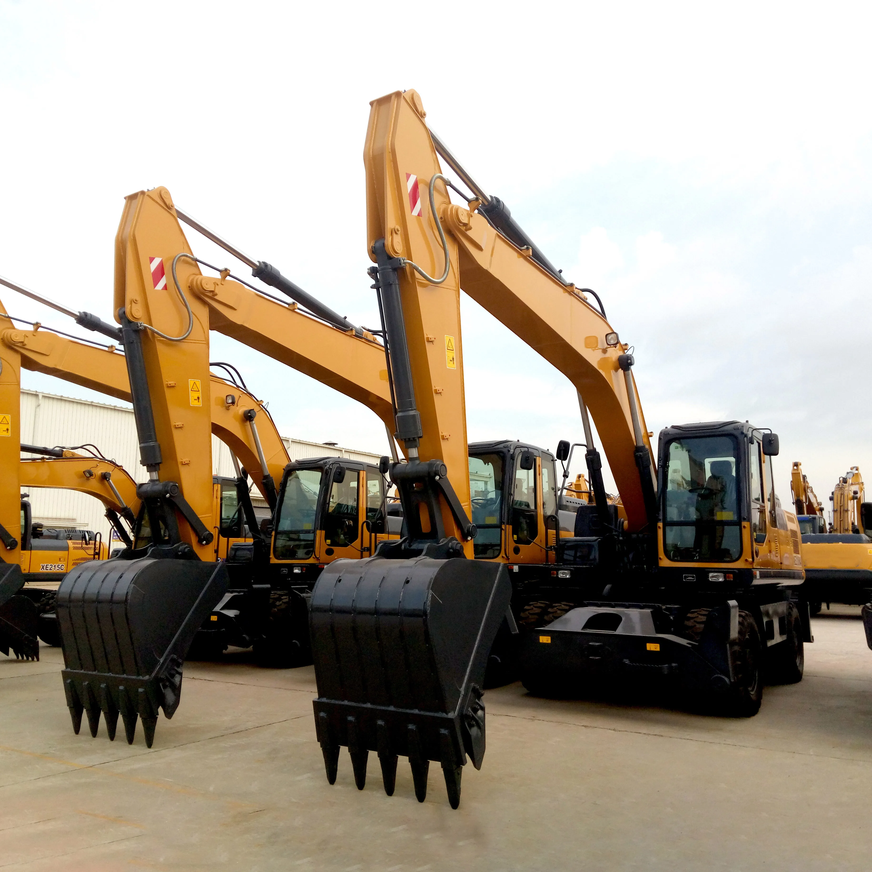 Hydraulic Digger 21Ton Wheel Excavator XE210WB with High Quality for Sale