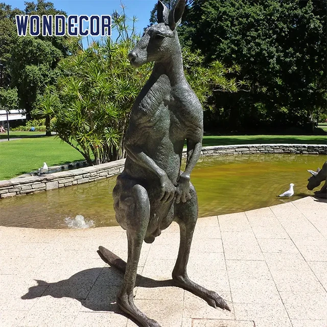 Wondecor Hot sale Green patina strong metal animal decor school Australia hot product bronze kangaroo sculpture
