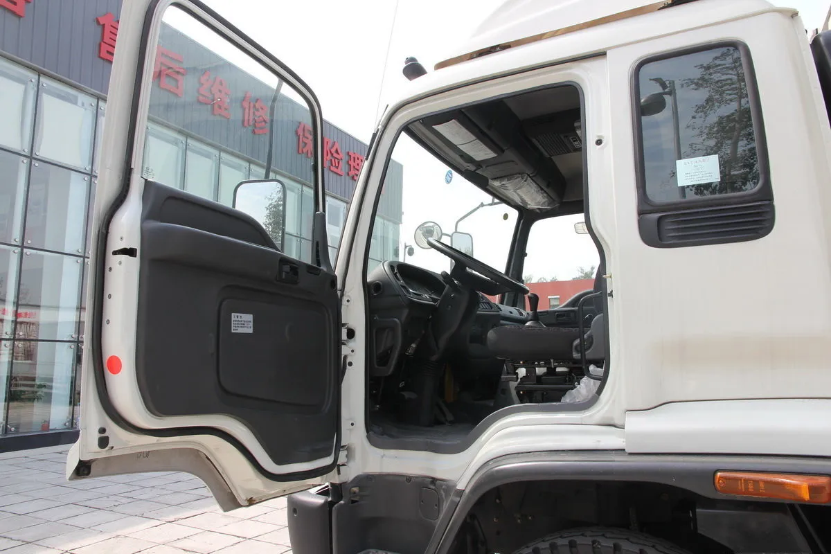 Factory price isuzu Japan trucks 10 tons heavy duty truck 6HK1 engine 240hp fvr cargo van truck for sale