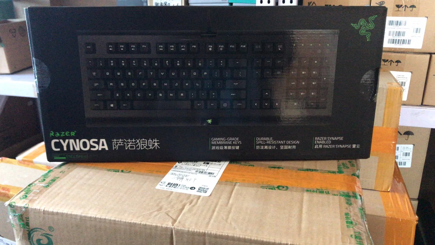  Игровая клавиатура Razer Cynosa Pro Bundle с RGB симфонической подсветкой и мышью DeathAdder