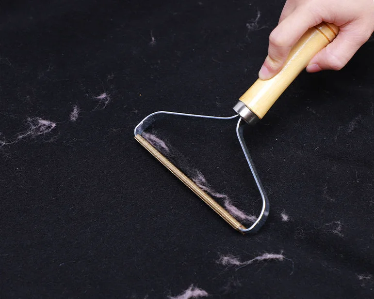 Mini Portable Reusable Fur Lint Remover Clothes Fuzz Fabric Hairball Quick Brush Tool Wooden Bamboo Handle Lint Roller for Cloth