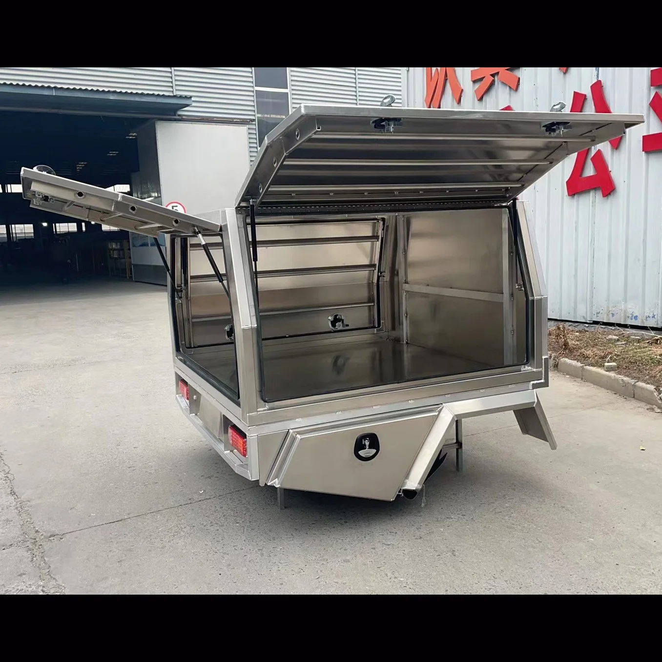 Tray to have slide out rear draw aluminum tray and canopy