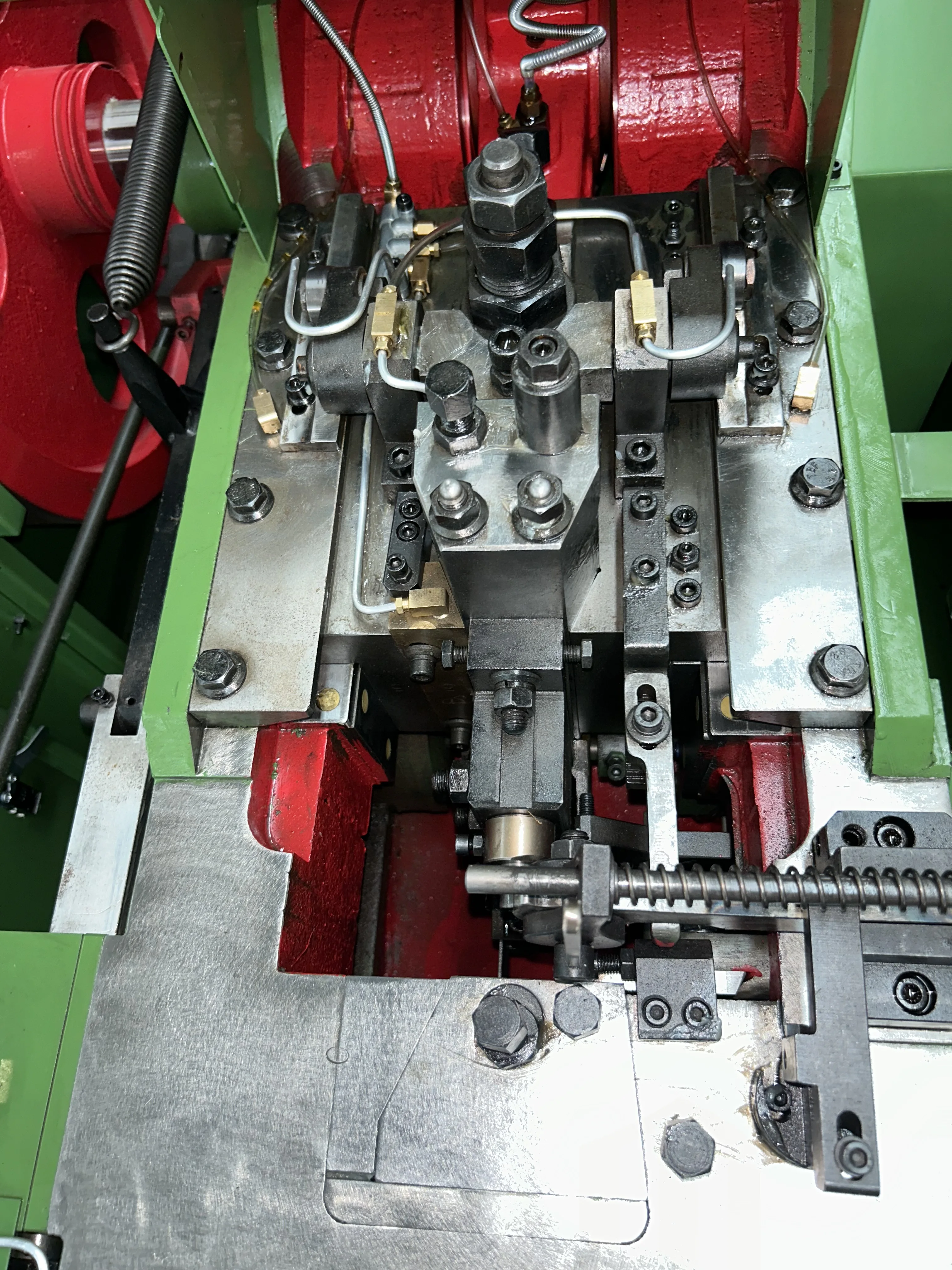 Automatic supply one die two blow cold heading machine for screw production nail making machine