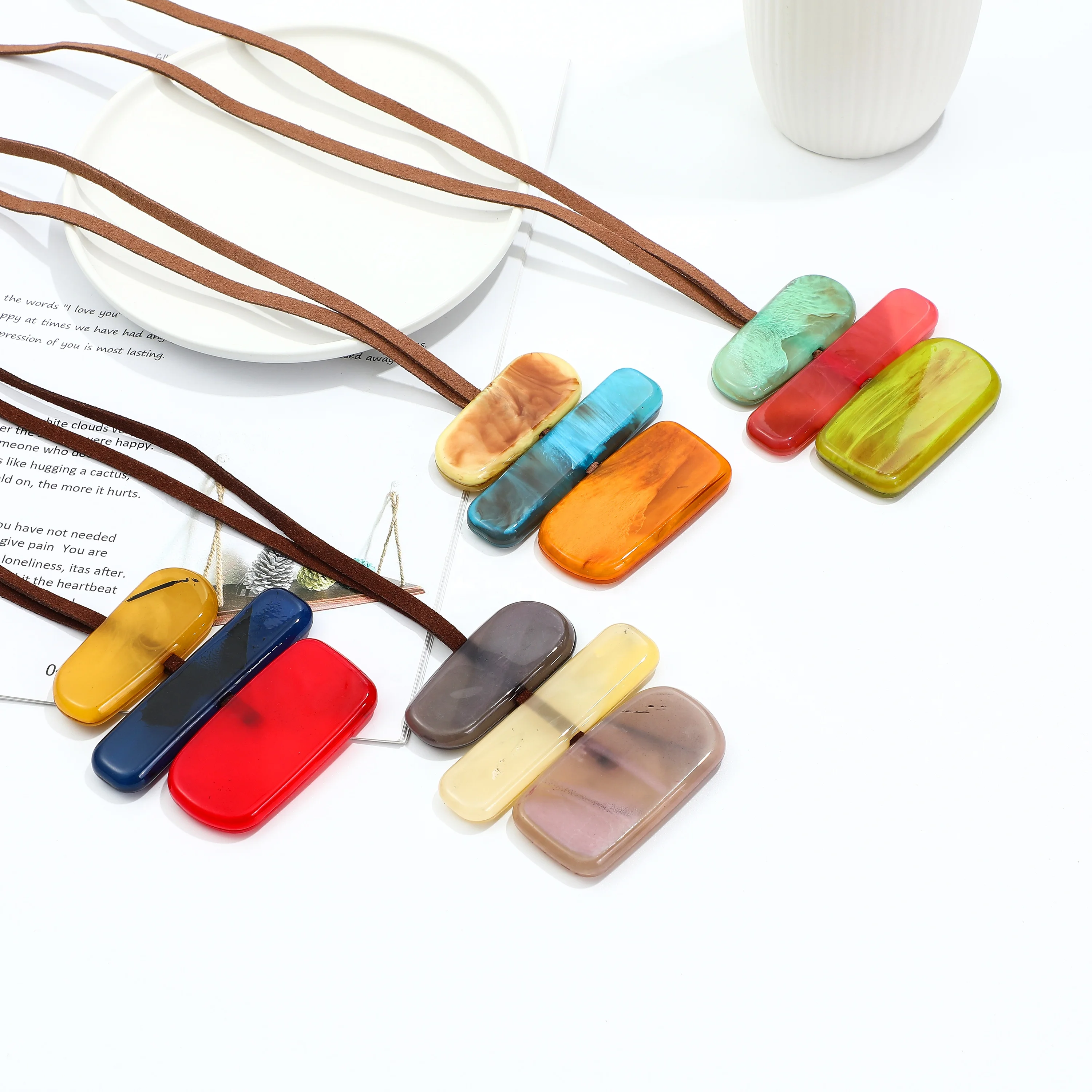 2022 Fashion Custom Acrylic Necklace Wholesale Manufacturer ODM Boho Short Choker Chain Necklace For Women