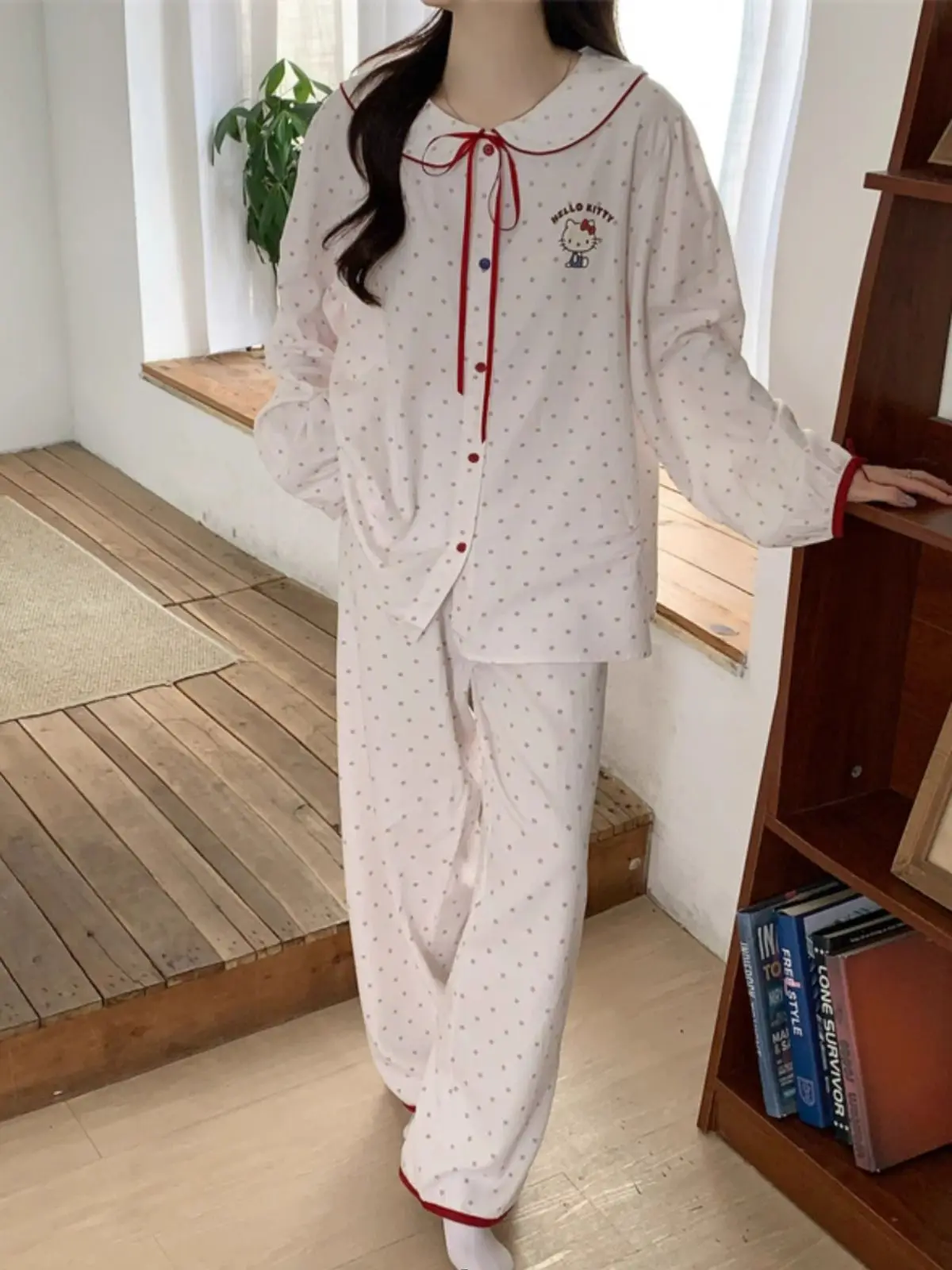 Sweet polka dot pajamas cartoon printing long-sleeved hello kitty new nightshirts plain cotton doll collar cardigan sleepwear