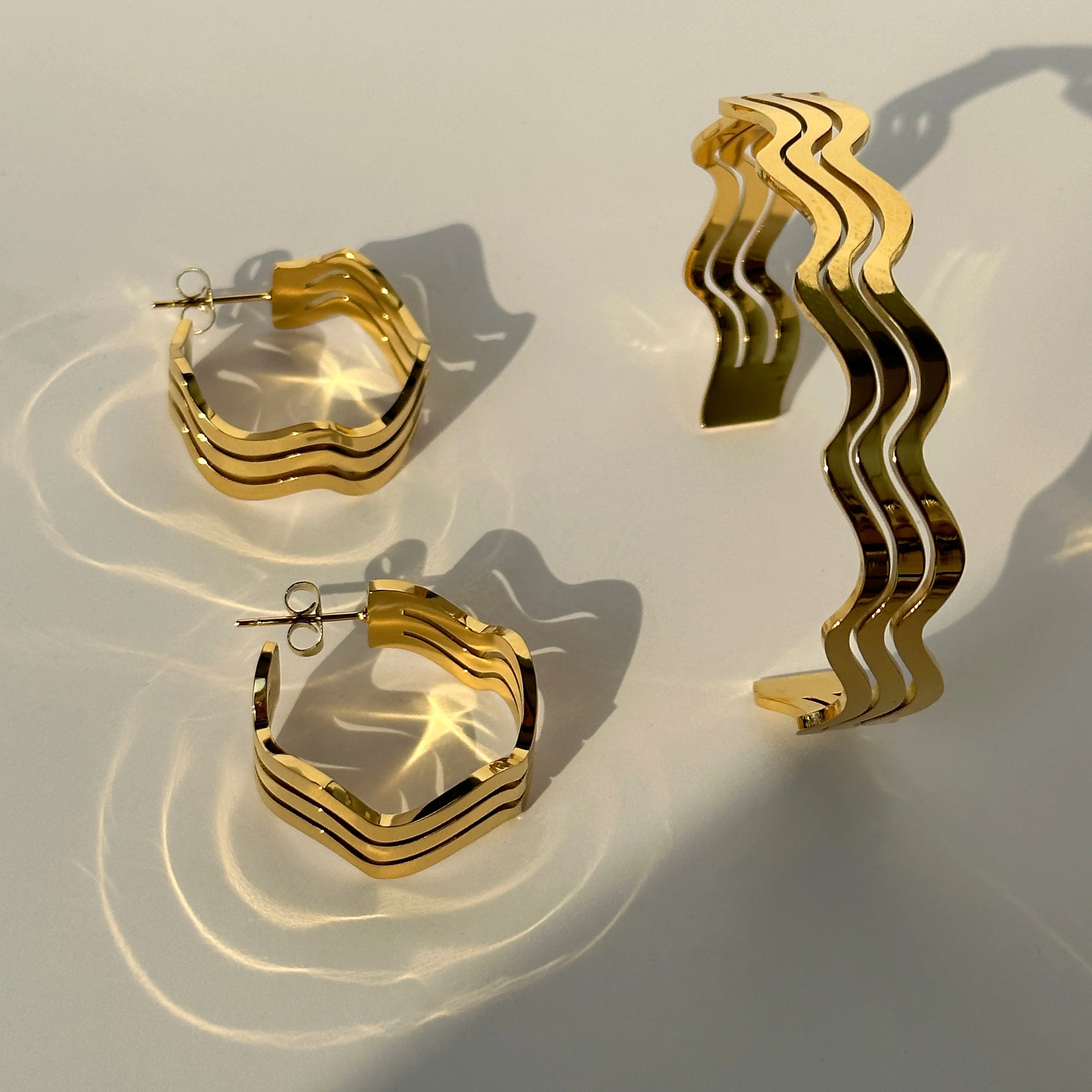 2024 Dazan Summer 18k Gold Plated Unique Hypoallergenic Stainless Steel Scandinavian Polished Wavy Earrings Bracelet Jewelry Set