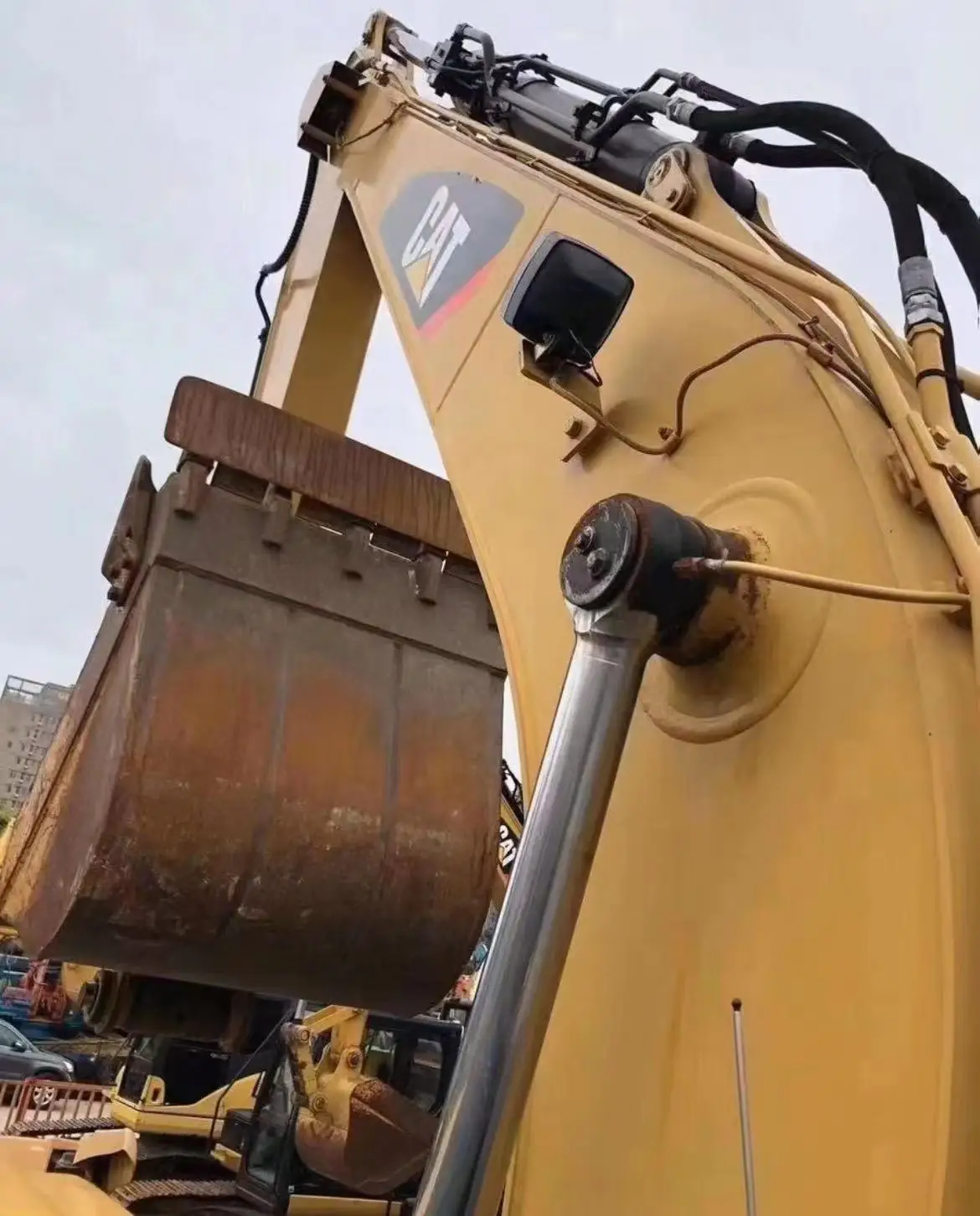 12ton of crawler type used excavator produced in 2016 low hours cat used excator