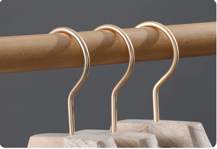 Custom natural camphor wood hotel hanger luxury clothing hanger for suit