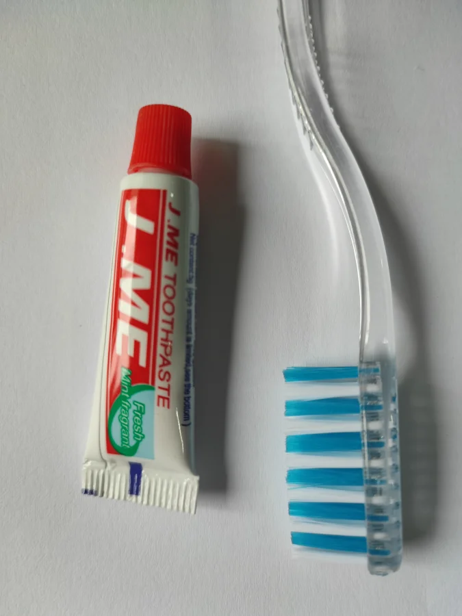 2022 portable toothbrush, comb, toothpaste, hotel facilities, aviation, three-piece product