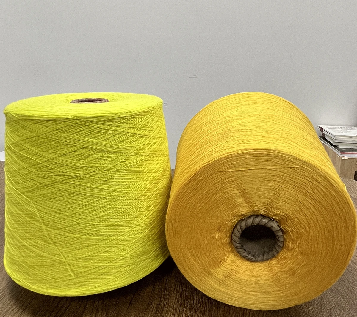 Natural 2/60NM Anti-pilling 32% Acetate Fiber 60% Tencel 8% Silk Knitting Blended Yarn