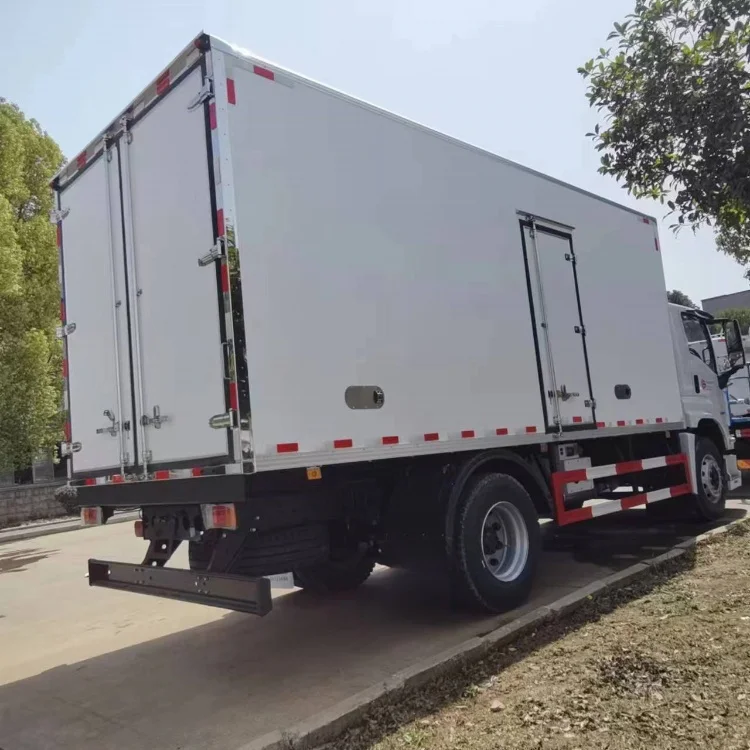 New Isuzu refrigerated truck 30 cbm  refrigerator wagon freezer vehicle