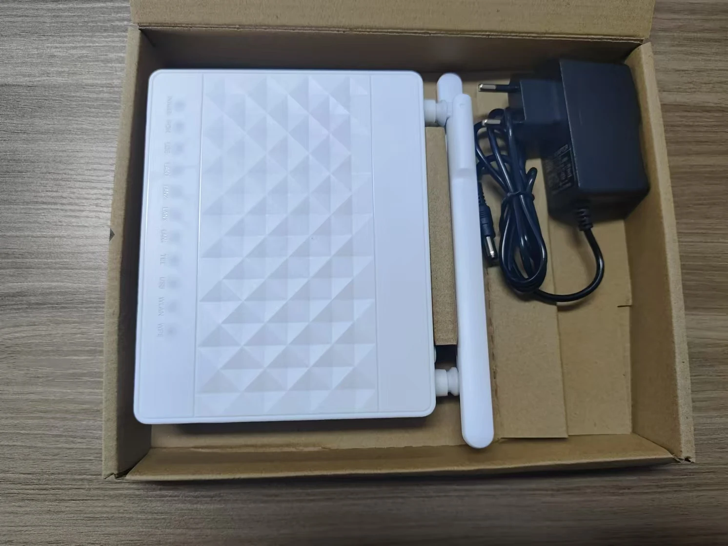ET8546MCUS  ONU ONT 1GE+3FE/XPON 2.4G WIFI WIFI Fiber Optic Equipment Optic Network ONU Router