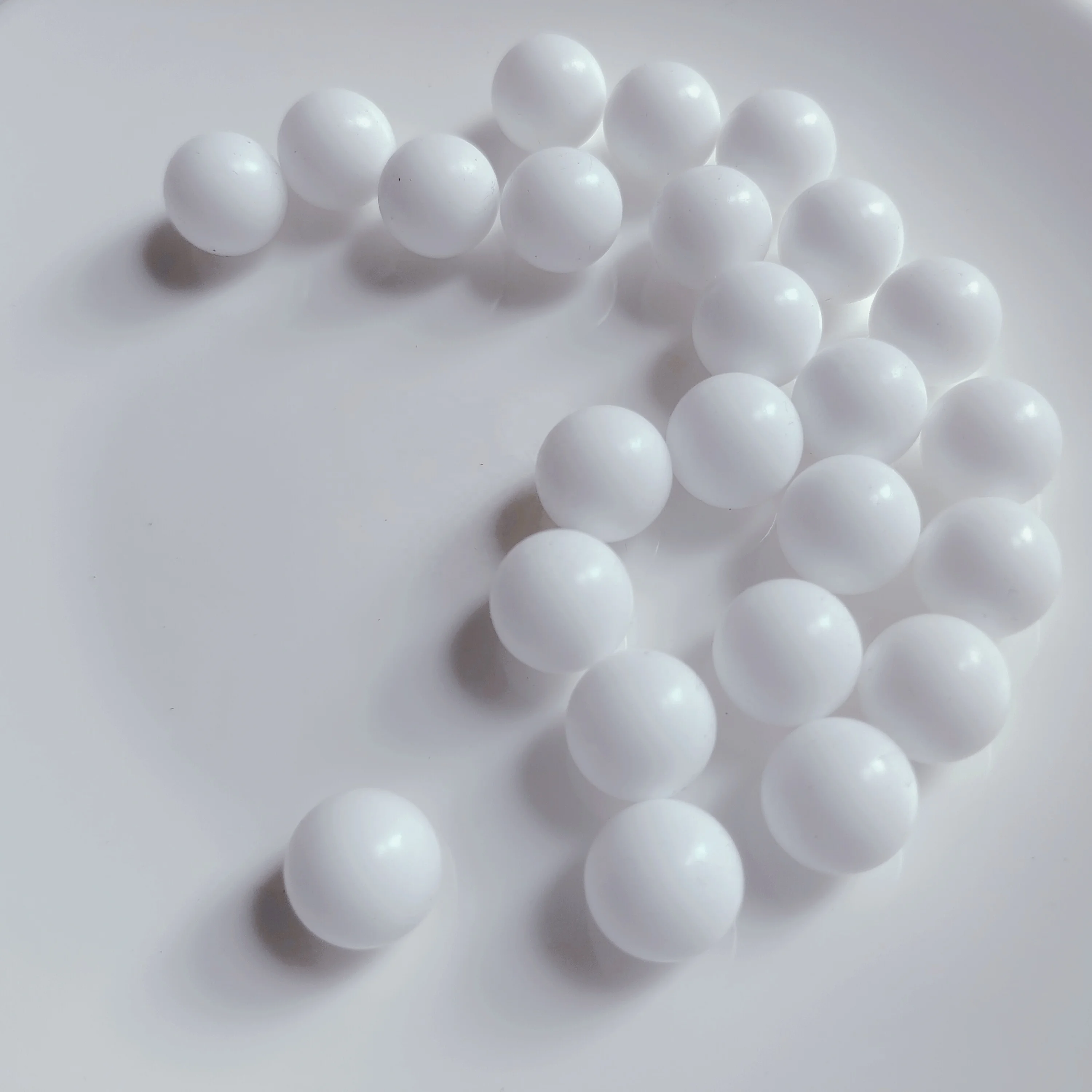 Factory direct sale white hard 12.7mm PTFE plastic bearing ball
