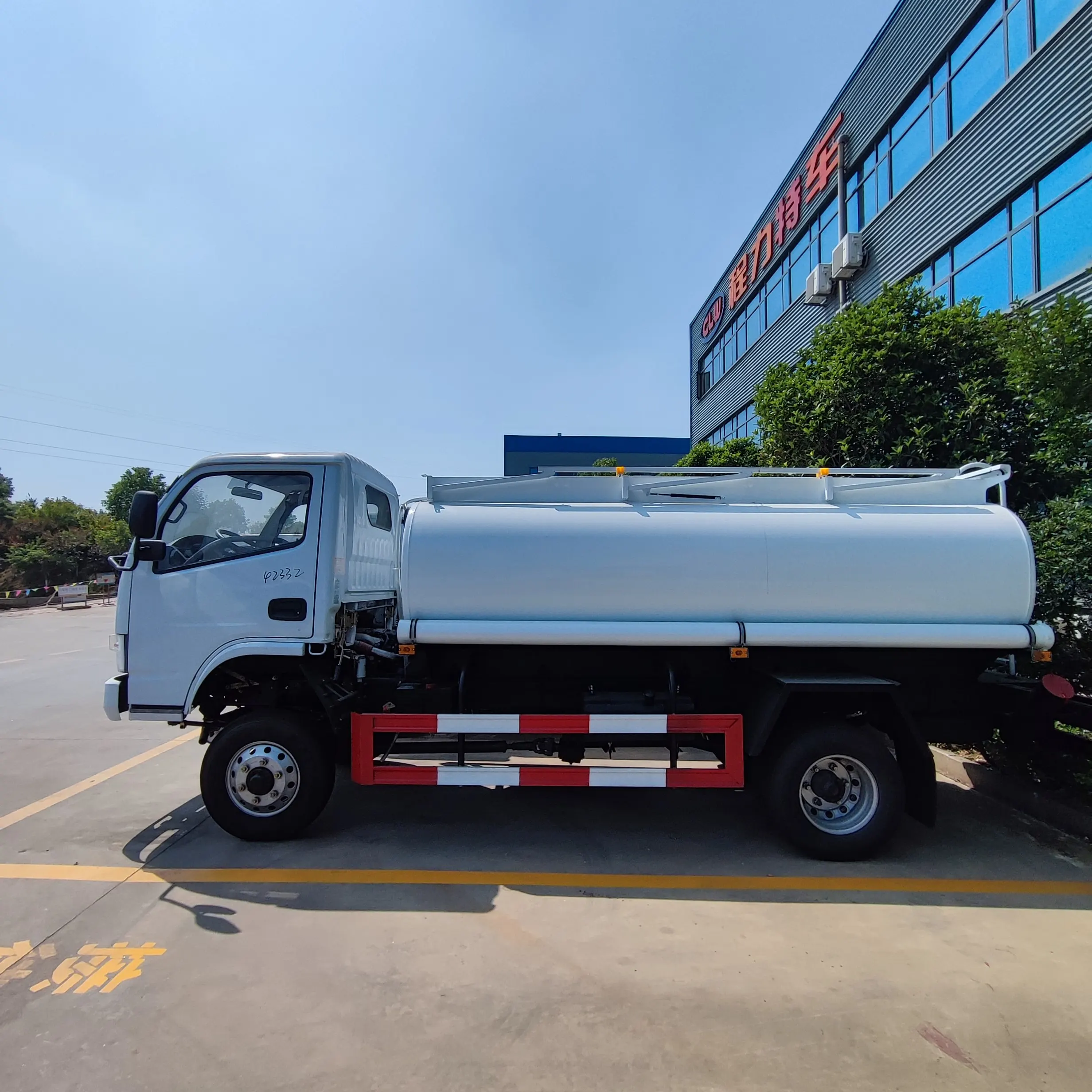Factory Direct Sale DONGFENG 4*2/4*4 LPG Truck 6000 Liters Carbon Steel Fuel Delivery Tank Truck