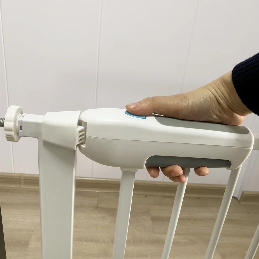 Easy To Install Without Drilling Wall Baby Protection Door Gate Barrier Wide Adjustable Retractable Safety Baby Gate