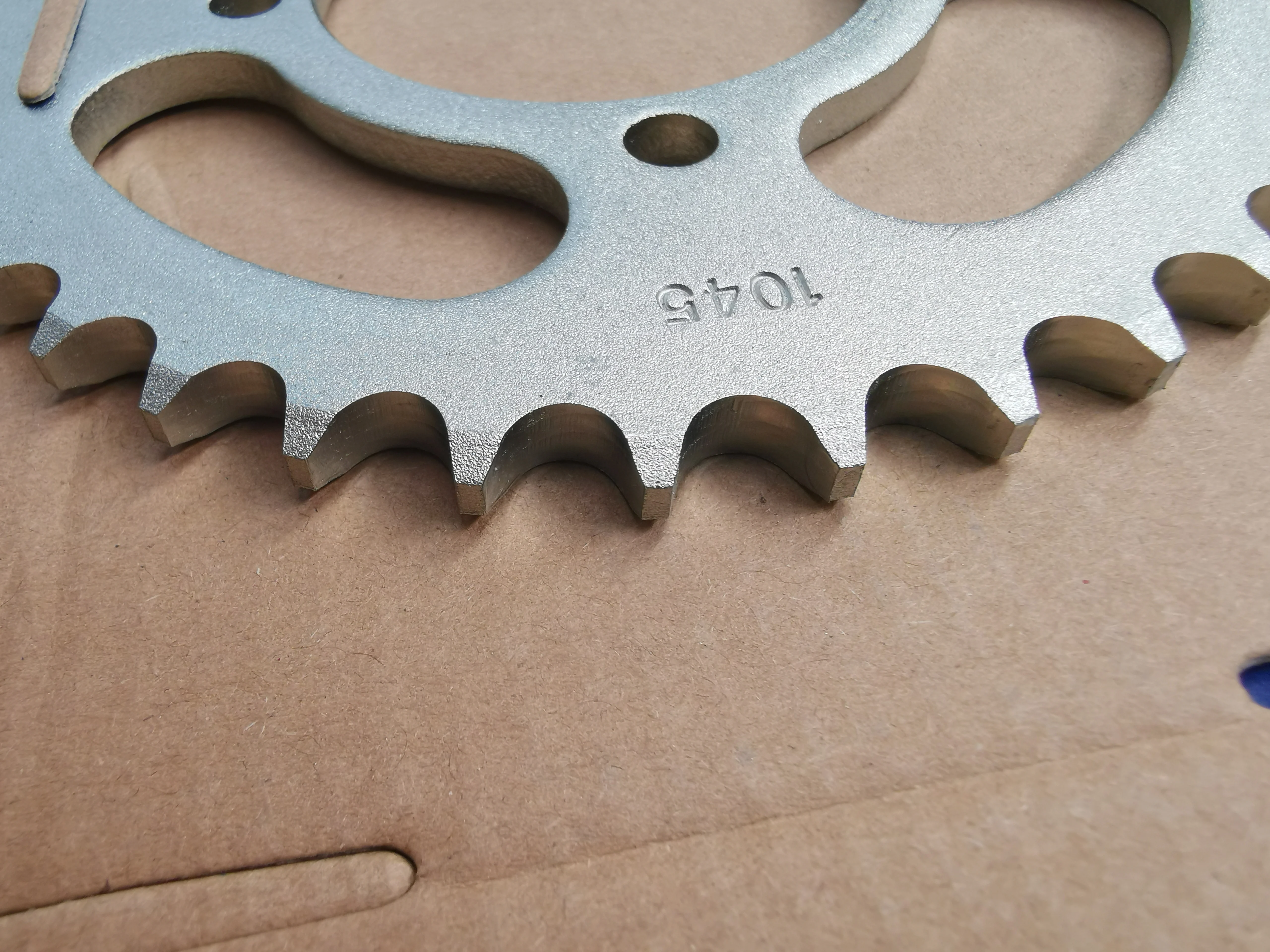 
CGL 125 - 38Zmotorcycle sprocket and chain sets OEM logo package 