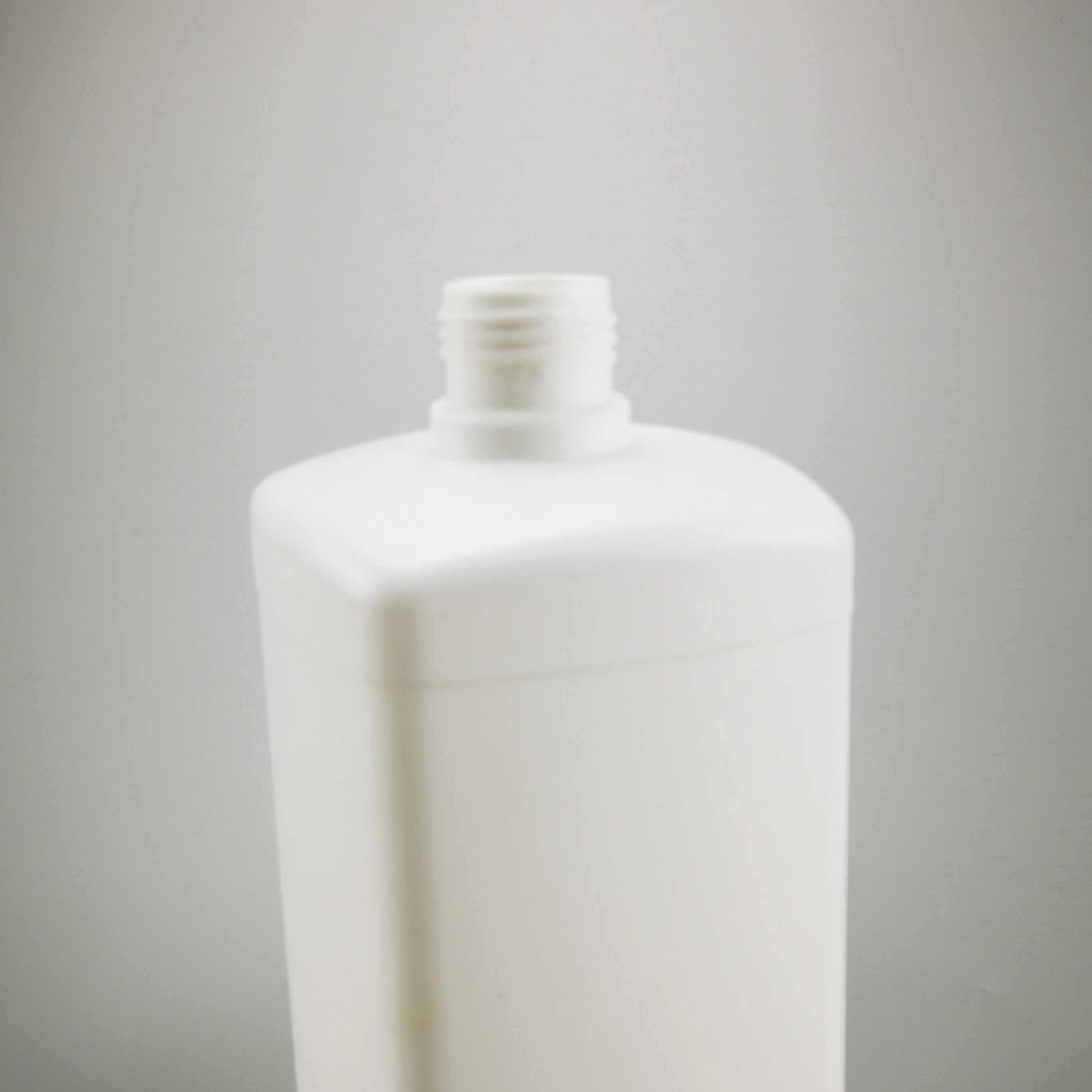  Высококачественная 1 литровая пластиковая дезинфицирующая бутылка Hdpe 1000 мл дезинфицирующего средства химическая стойкость