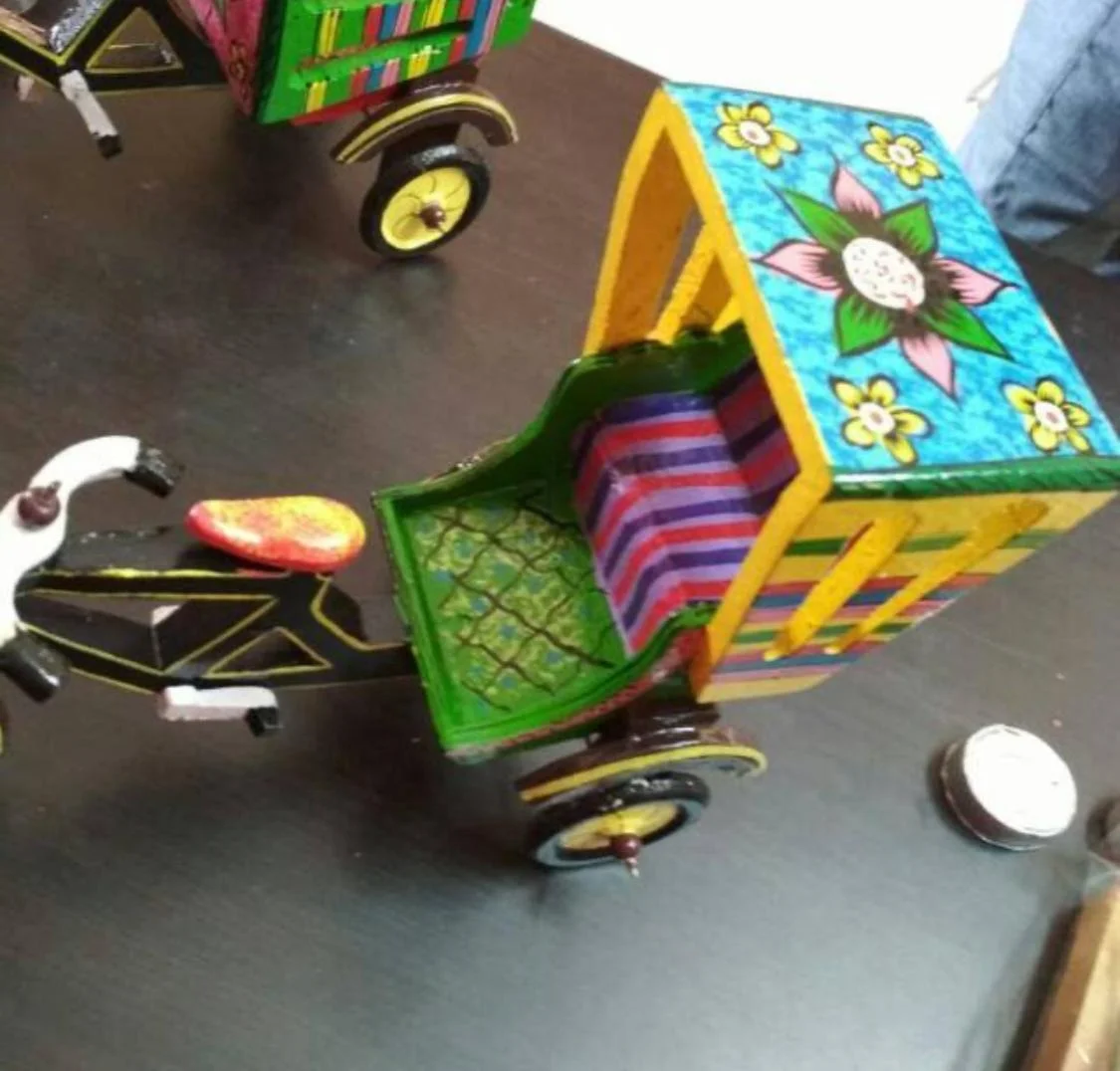 Beautiful Indian Wedding Dulhan Entry Carriage Decorated Rickshaw with Umberala Elegant Rose Type for Party