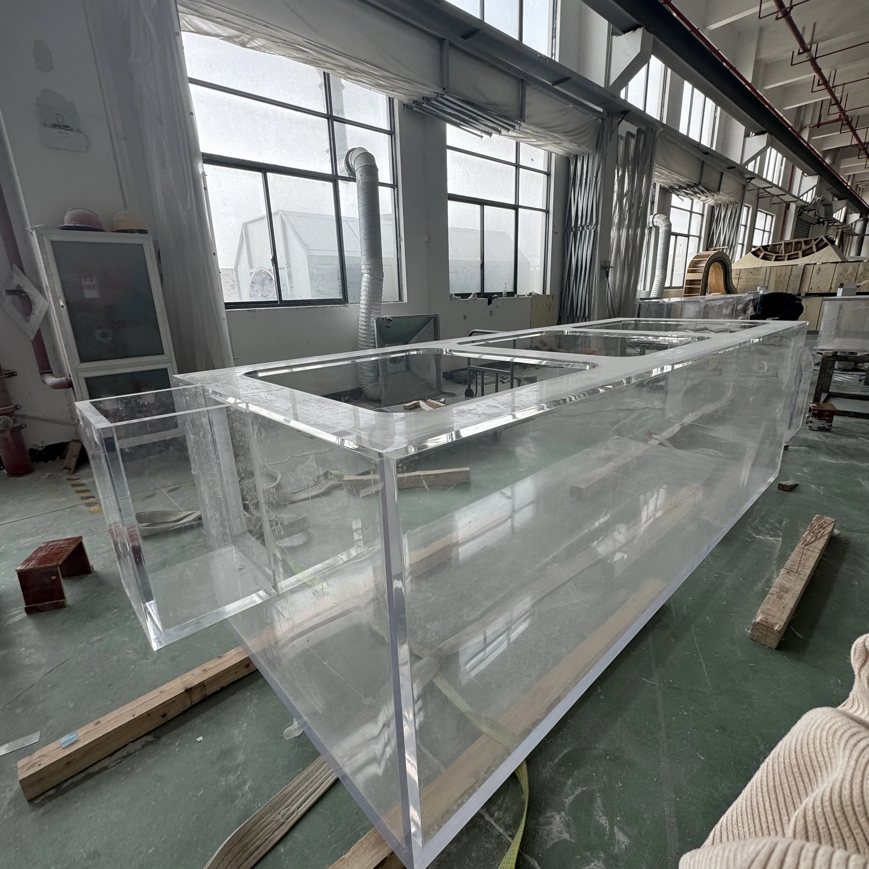 Hot selling malaysia Transparent fish tank custom shape large acrylic aquarium