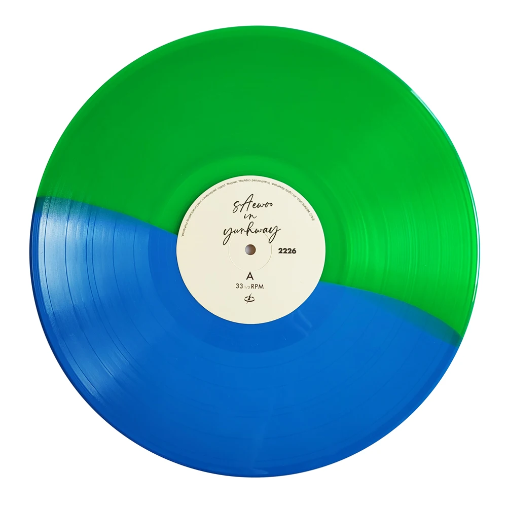 Разделенные разноцветные виниловые пластинки