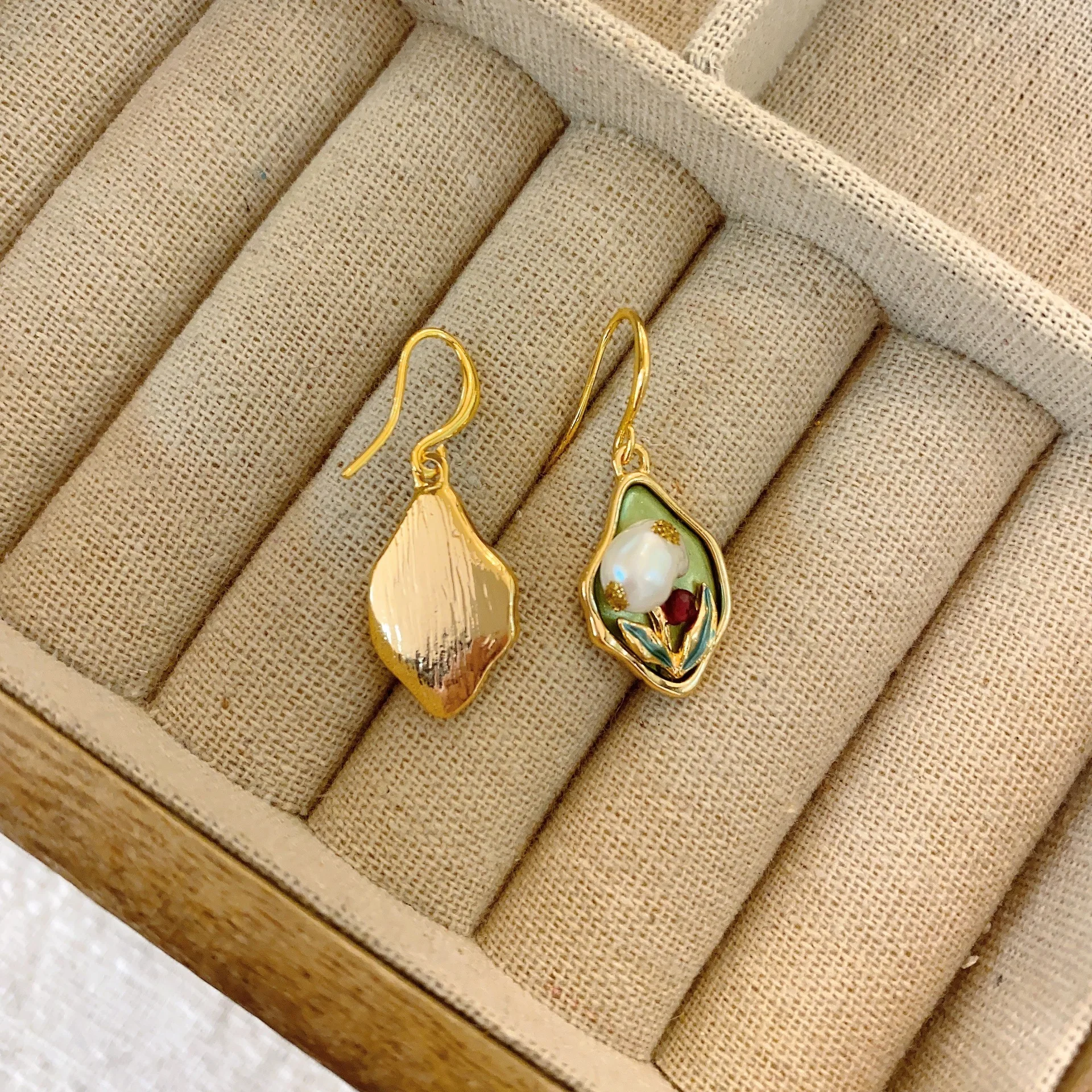 Vintage Oil Painting Pearl Earrings Palace Wind Ear Buckle Luxury High Sense Necklace