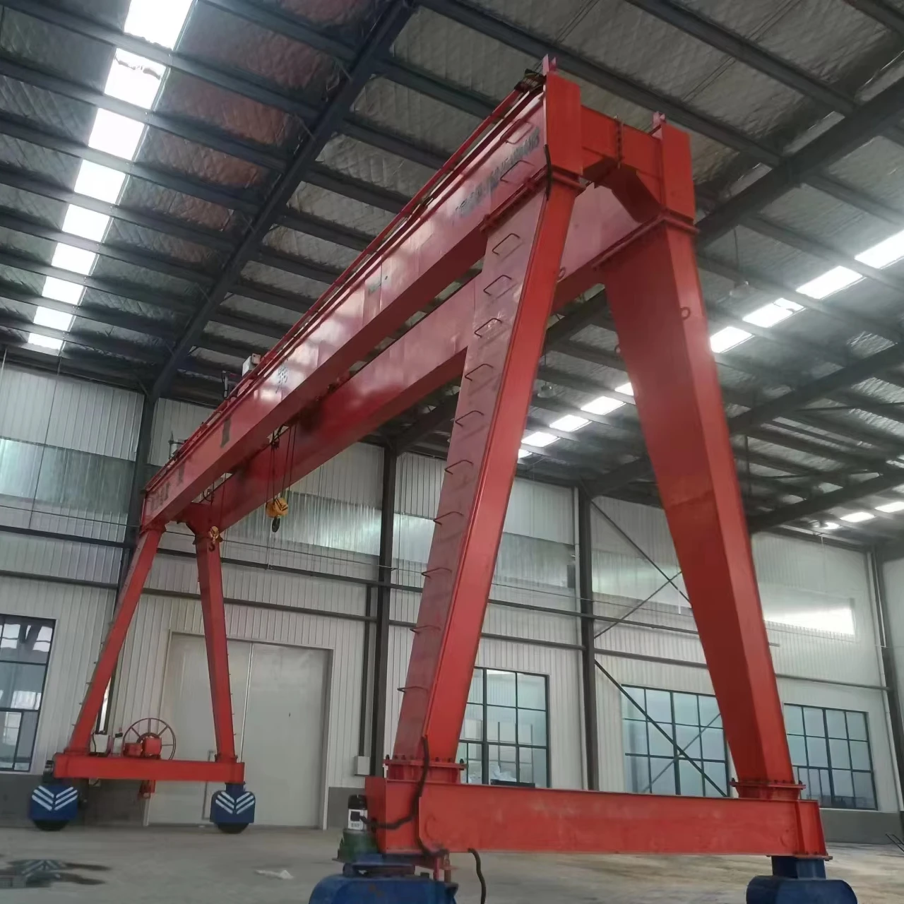 Hot Product Warehouse Material Lifting Motorized Travelling 5 Ton Portable Gantry Crane