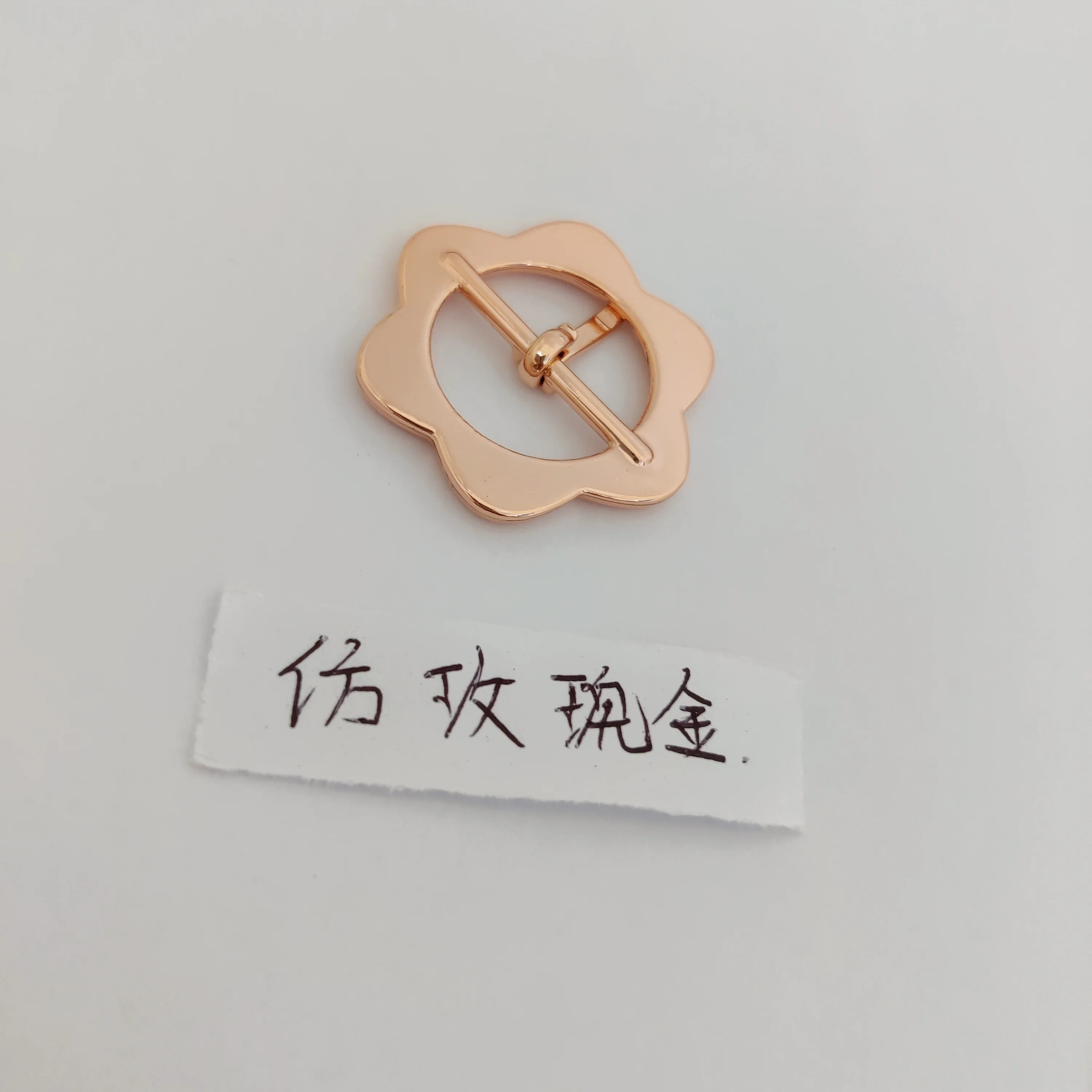 Женская Брошь с покрытием из розового золота 2023 пробы