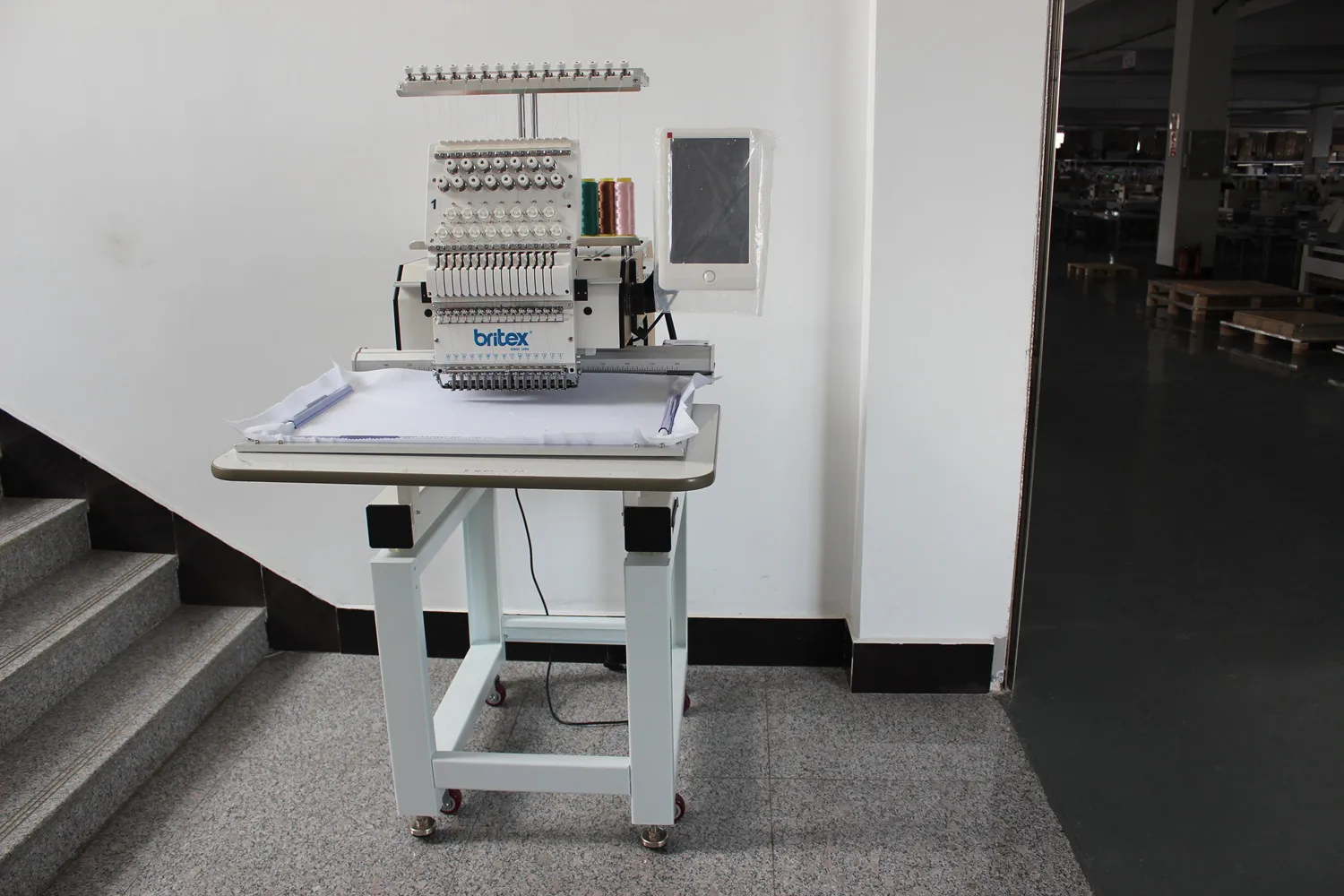 Вышивальная машина с компьютерным управлением: BC-1201 одна осветительная головка со стандартным без каблука и шляпа вышивального устройства